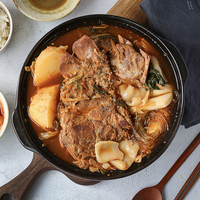 [1+1] 국내산 등뼈 뼈해장국 1kg 뼈다귀 해장국 우거지 감자탕 우거지해장국 국밥 밀키트 이미지 4
