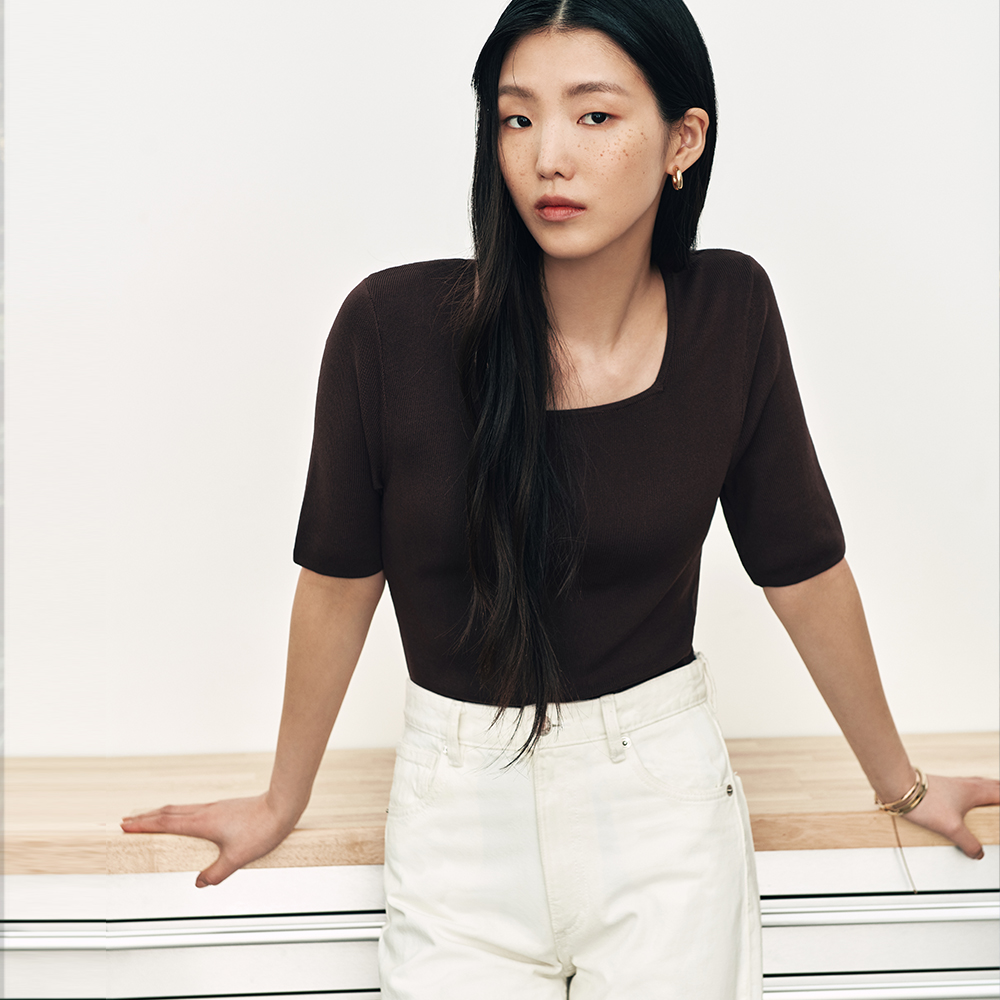 [N도착] 25FW 에센셜 스퀘어넥 반팔니트 1종 제품 이미지