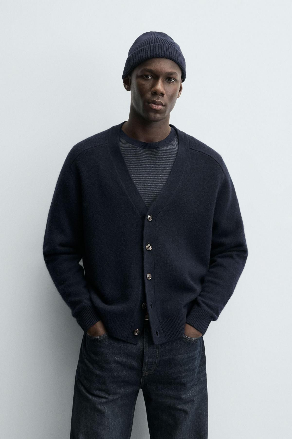 자라 프리미엄 울캐시미어 브이넥 남성 가디건 2893/313 NAVY BLUE - 상세 이미지 3
