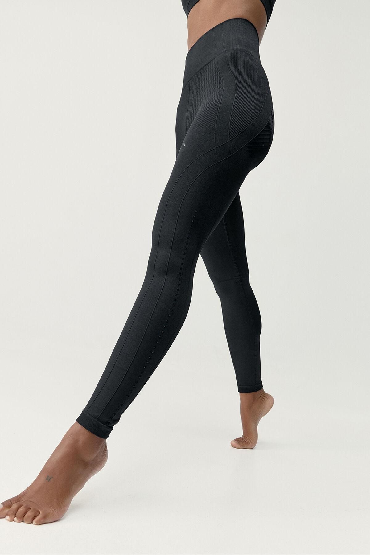 본리빙요가 테크니컬 3D 심리스 블랙 레깅스 8182824 NEGRO - 메인 이미지