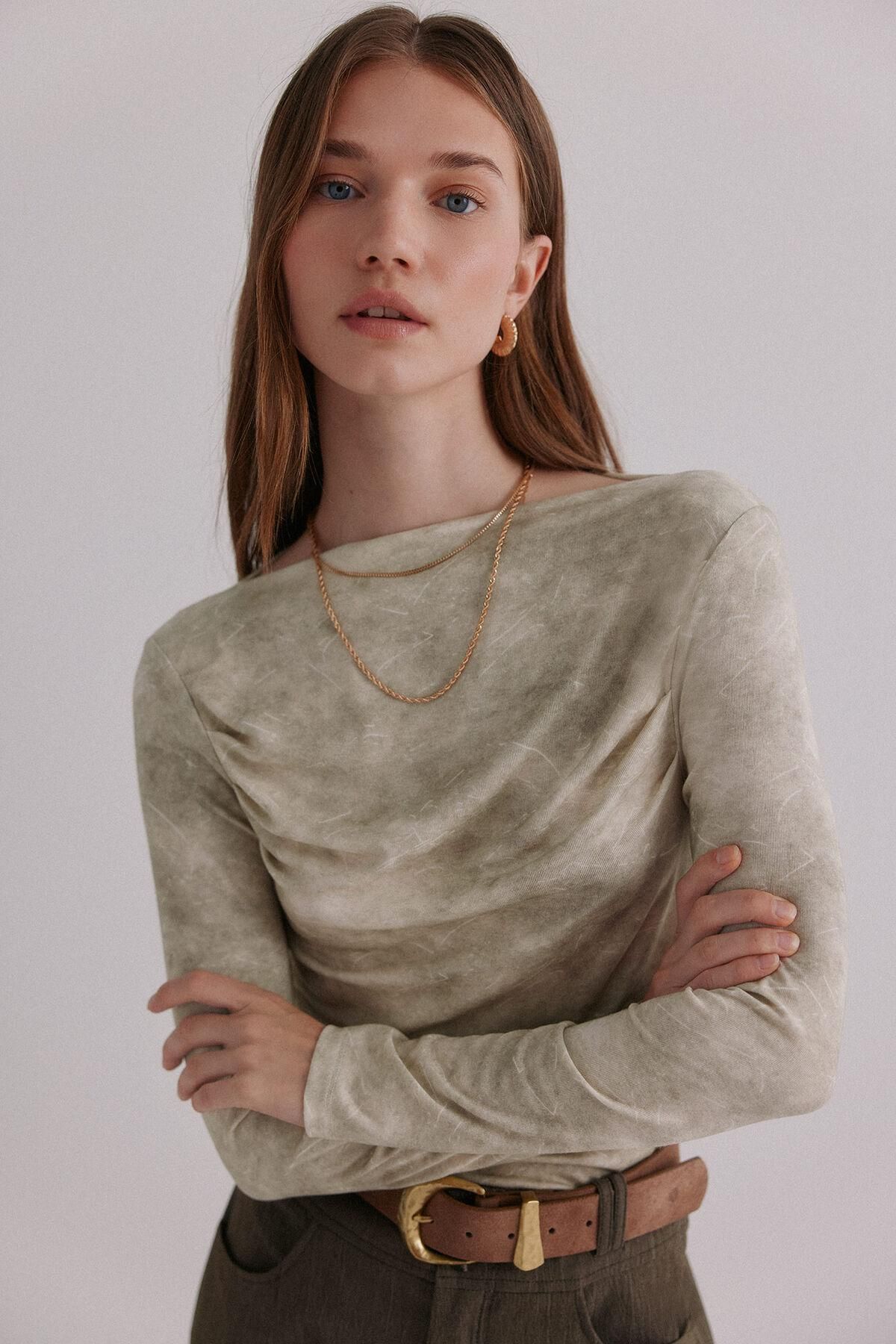 호스 인트로피아 드레이프 슬림핏 긴팔 티셔츠 9102343 VERDE - 상세 이미지 2