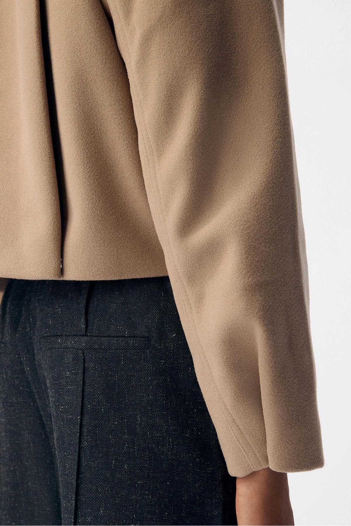 오브젝트 베이지 루즈핏 펠트 크롭 재킷 7930202 BEIGE - 상세 이미지 3