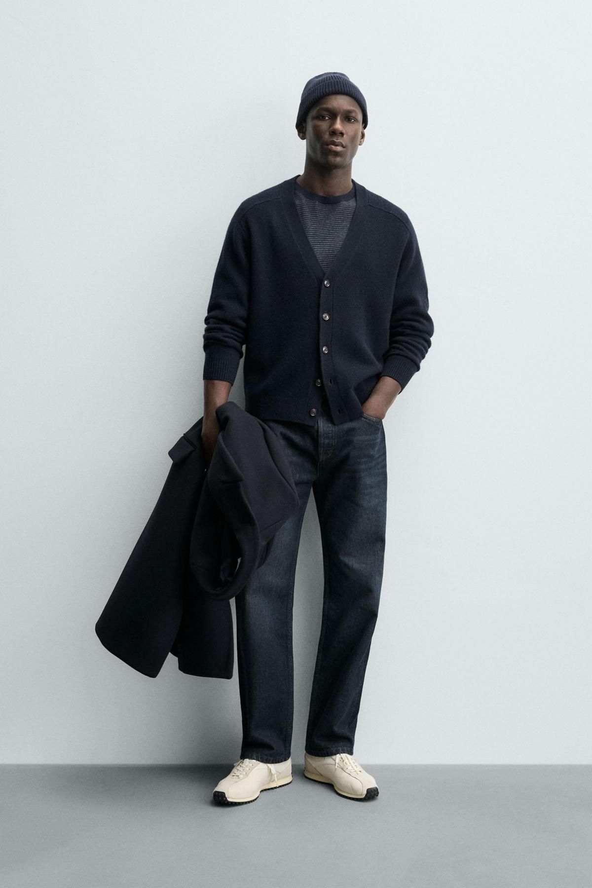 자라 프리미엄 울캐시미어 브이넥 남성 가디건 2893/313 NAVY BLUE - 상세 이미지 2