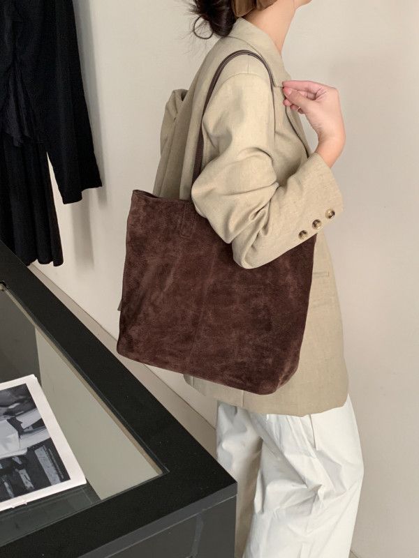 여성용 부드러운 천연소가죽 스웨이드 쇼퍼백 넉넉한 수납 데일리 출근룩 대용량 숄더백 - 상세 이미지 4