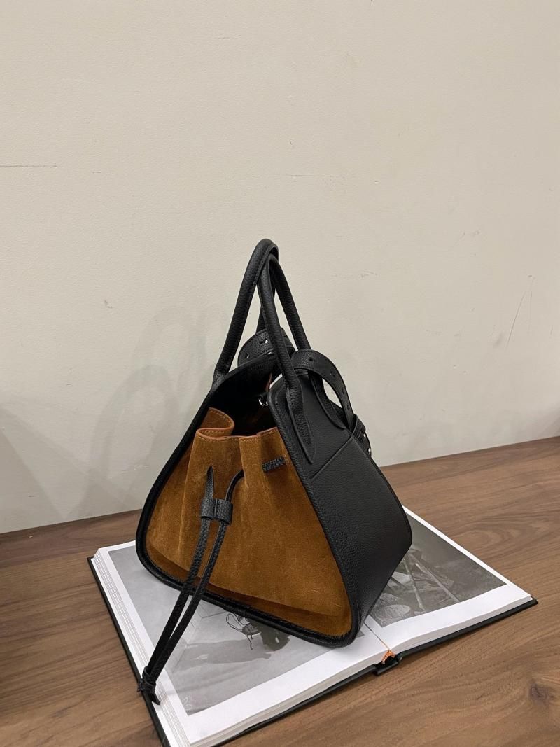 여성 소가죽 가벼운 토트백 대용량 크로스바디 버킷백 고급스러운 디자인 핸드백 내부파우치 포함 - 상세 이미지 3