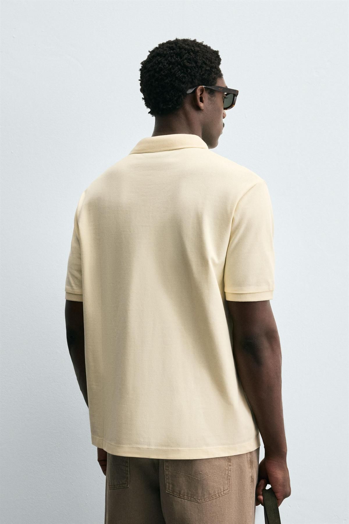자라 레귤러핏 워시드 피케 텍스처 반팔 폴로셔츠 9240/410 PASTEL YELLOW - 상세 이미지 4