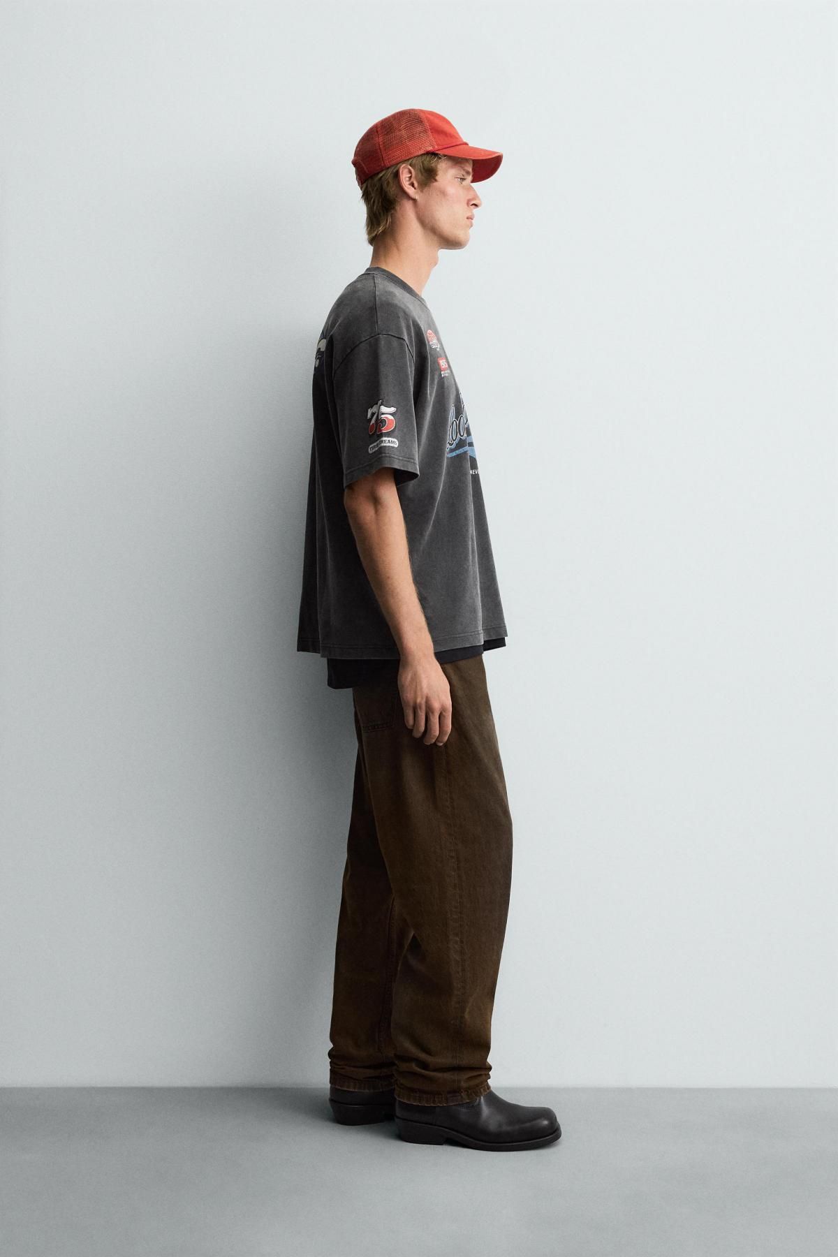 자라 스트리트 그래픽 로고 반팔 티셔츠 4374/307 DARK ANTHRACITE - 상세 이미지 5
