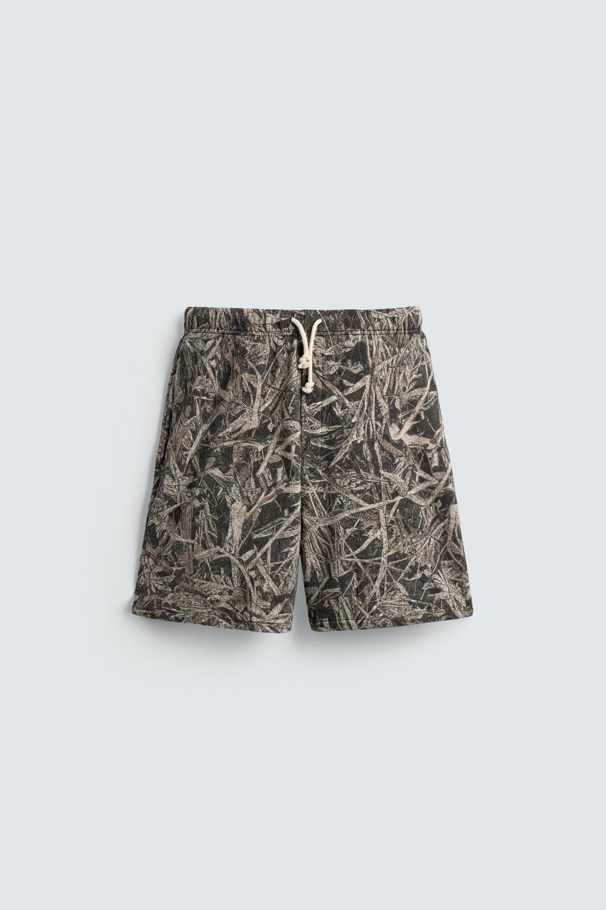 자라 아트웍 프린트 릴랙스핏 버뮤다 반바지 4090/305 LIGHT KHAKI - 메인 이미지