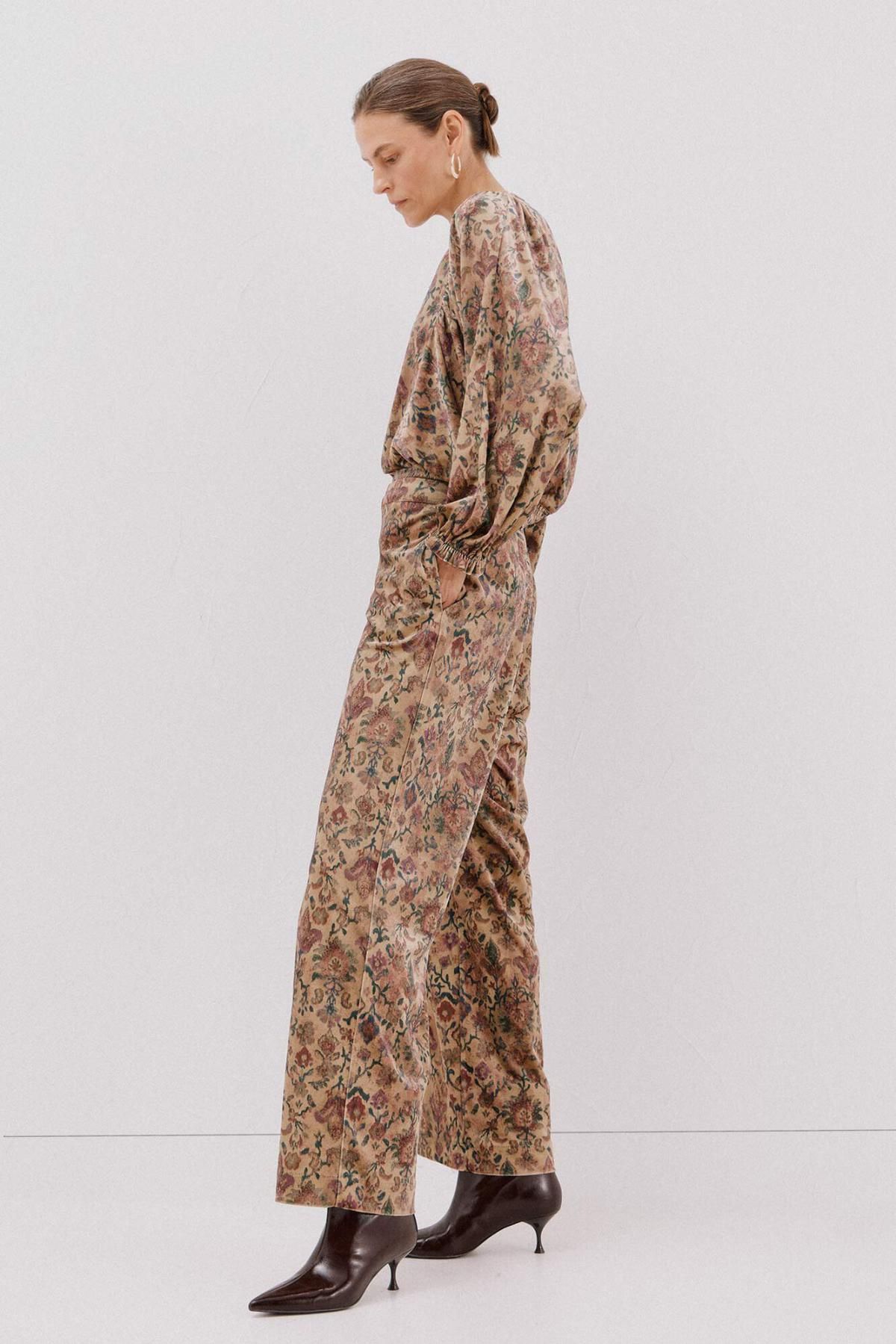 꼬르떼피엘 플라워 벨벳 와이드 팬츠 8292553 ESTAMPADO MARRON - 상세 이미지 4