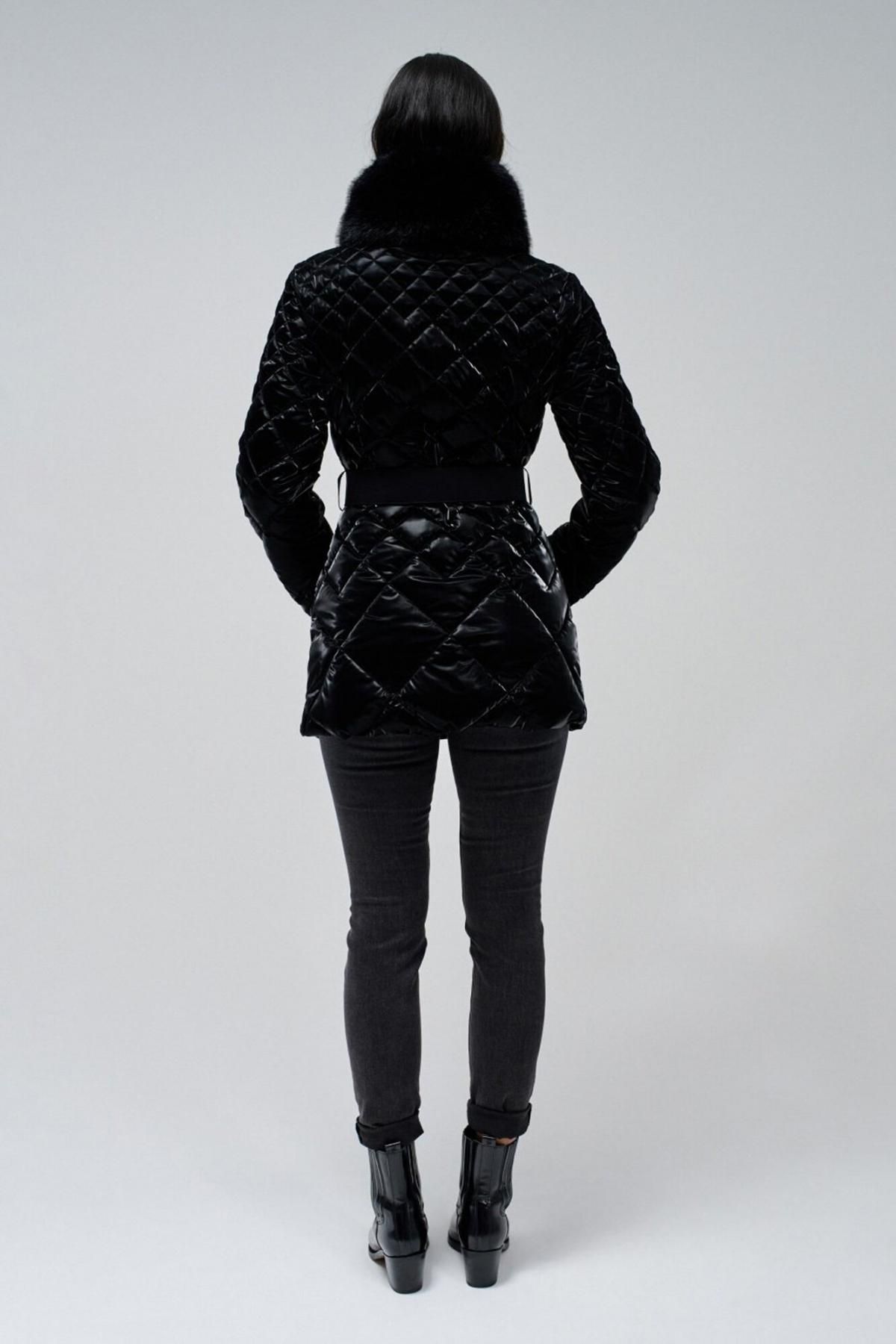 살사진스 벨벳터치 패딩 벨트 블랙 숏 패딩 코트 7930199 NEGRO - 상세 이미지 2