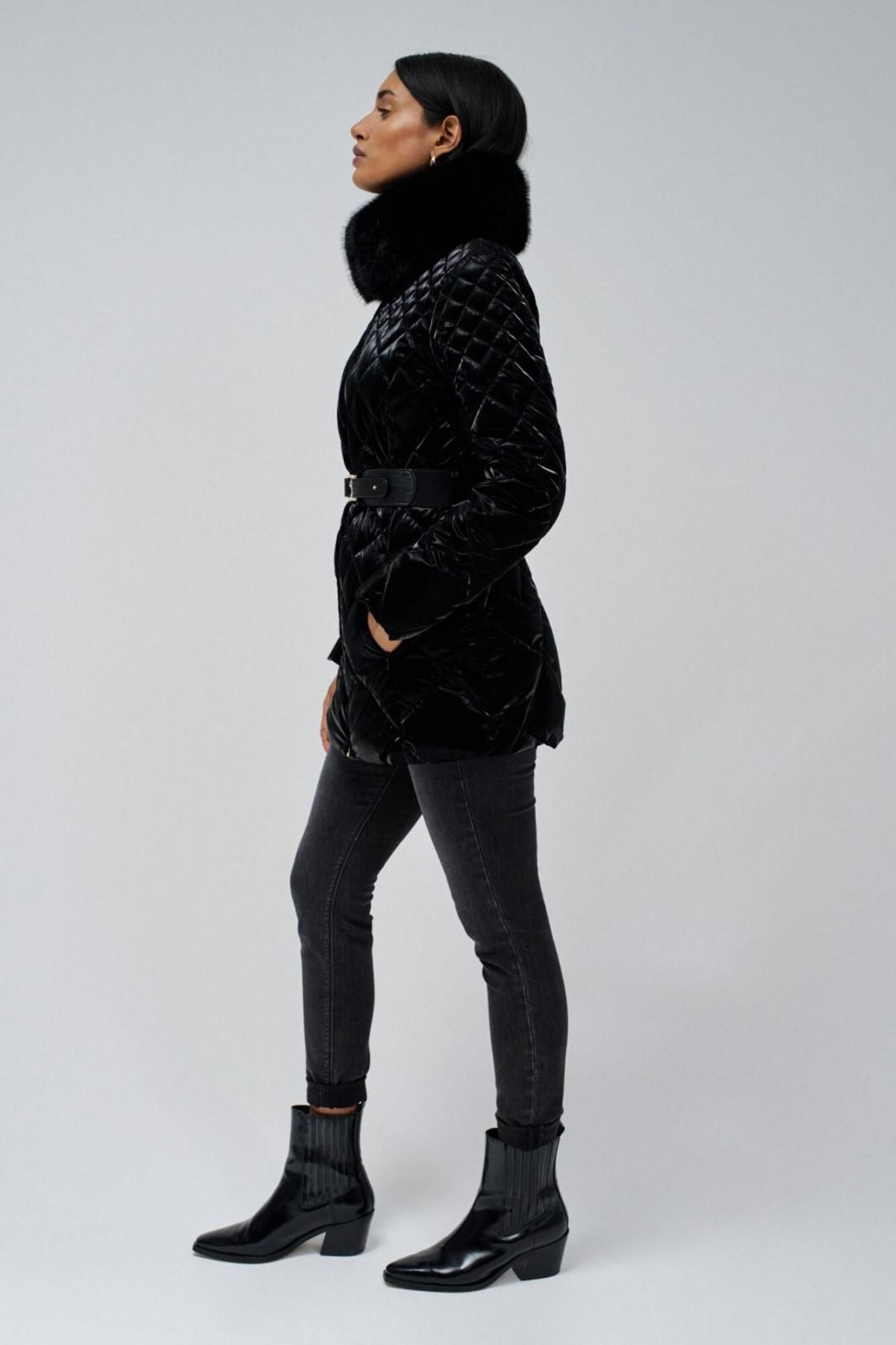 살사진스 벨벳터치 패딩 벨트 블랙 숏 패딩 코트 7930199 NEGRO - 상세 이미지 3