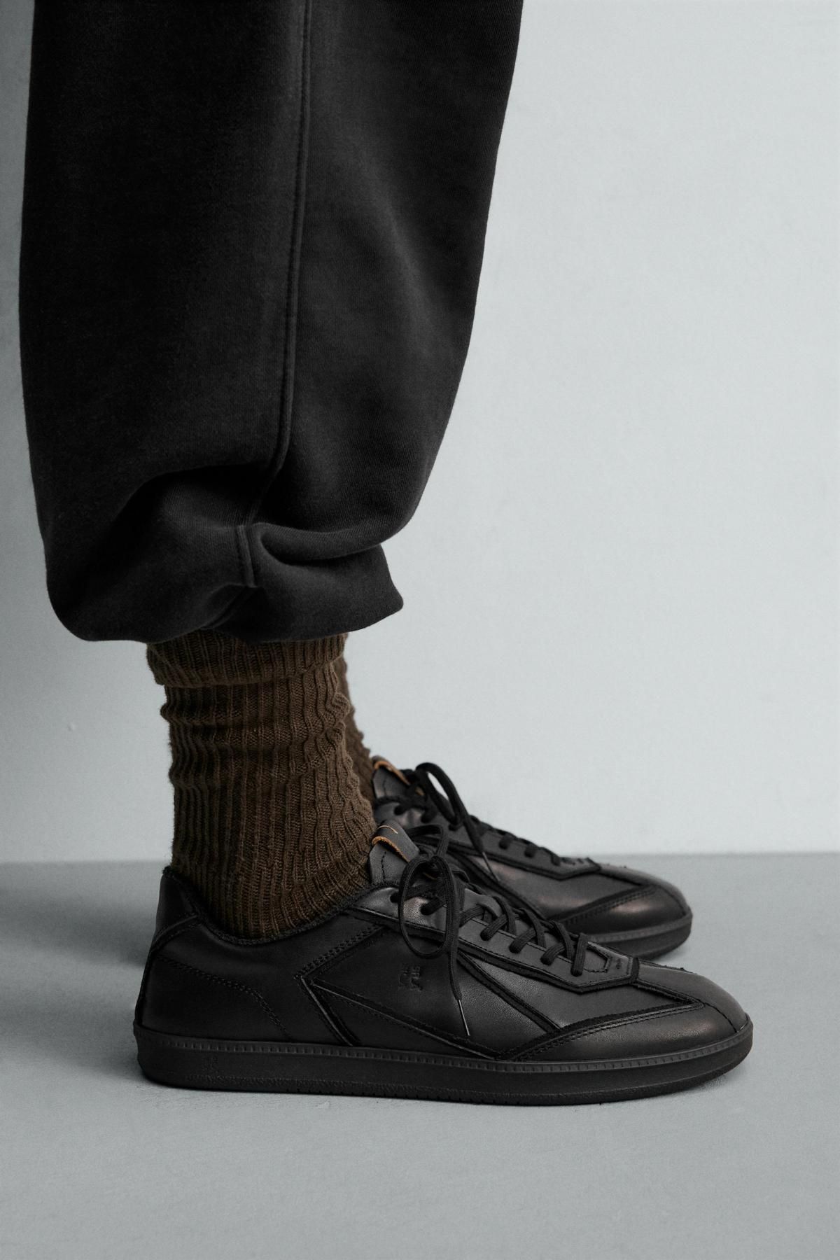 자라 블랙 가죽 로우탑 스니커즈 2275/620 BLACK - 상세 이미지 3
