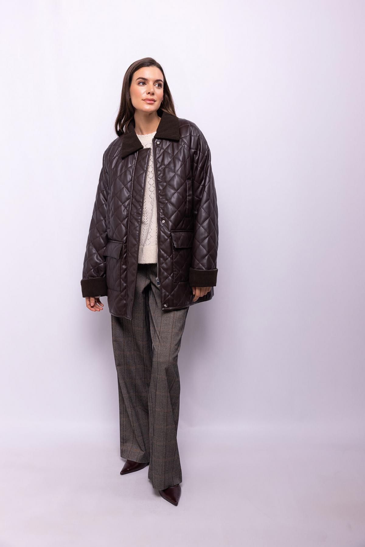 오브젝트 퀼팅 레더 이펙트 숏코트 6432561 MARRON OSCURO - 상세 이미지 2