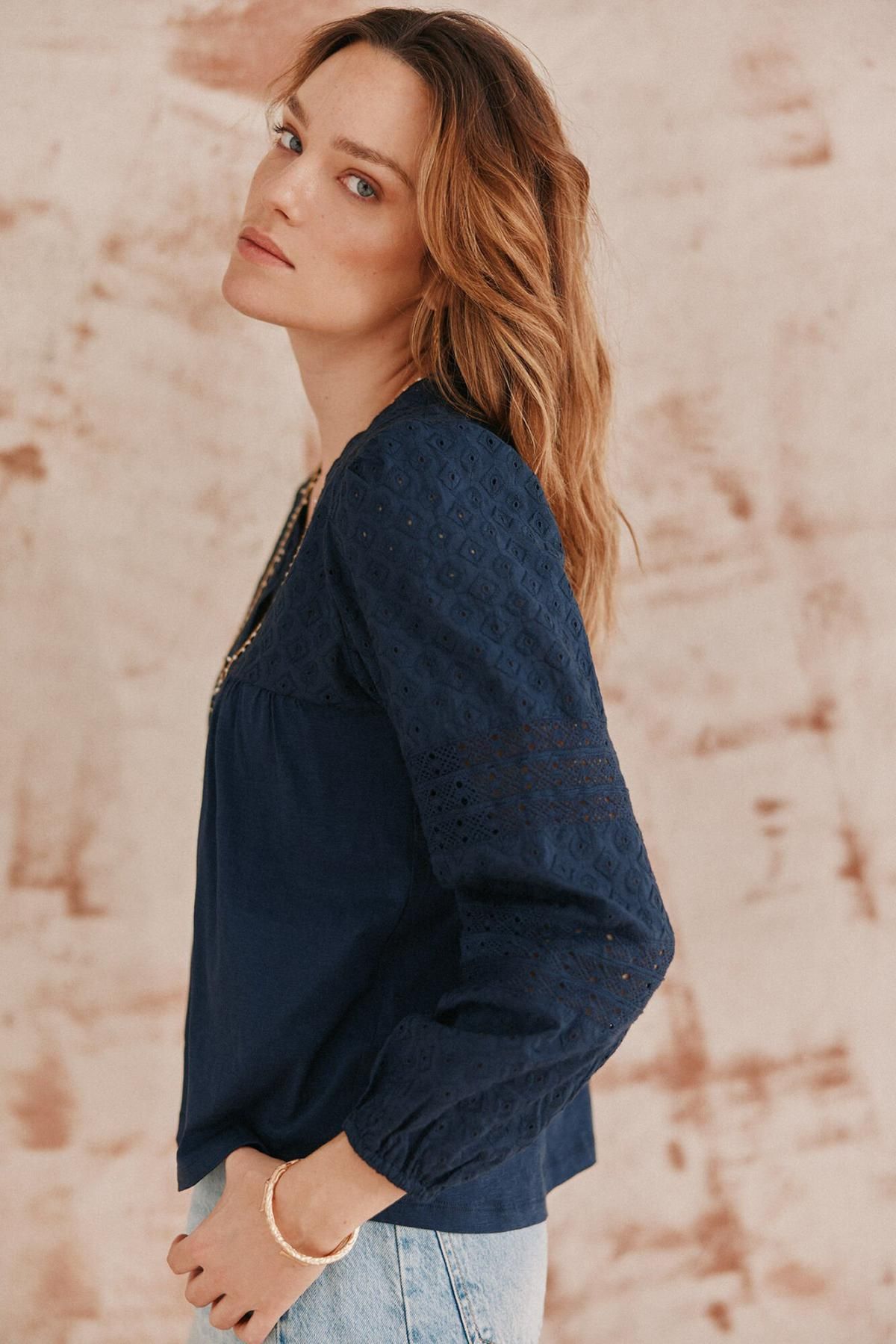 호스 인트로피아 고급 자수 브이넥 긴팔 티셔츠 9109431 AZUL MARINO - 상품 이미지