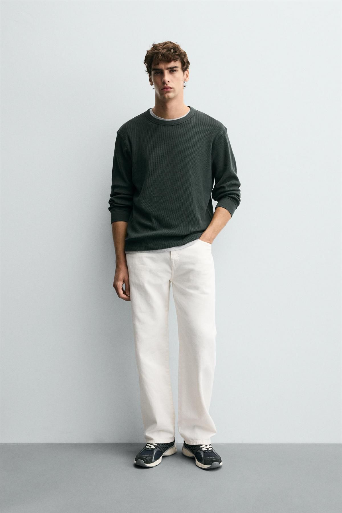 자라 와플 텍스쳐 레귤러핏 블랙 긴팔 티셔츠 0526/345 WASHED GREEN - 상세 이미지 2