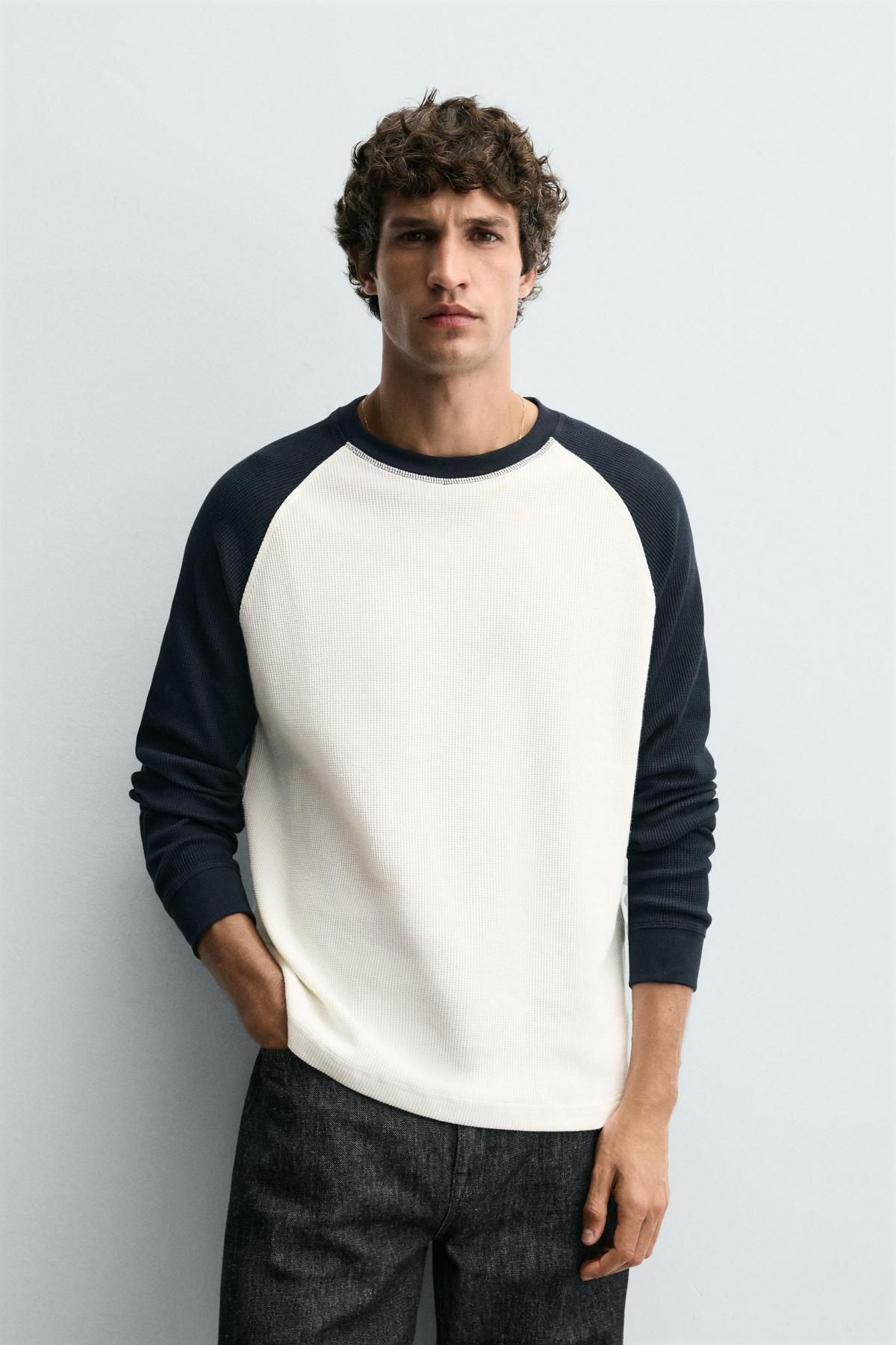 자라 컬러블록 라운드넥 테크니컬 긴팔 티셔츠 0526/323 NAVY / WHITE - 상세 이미지 3