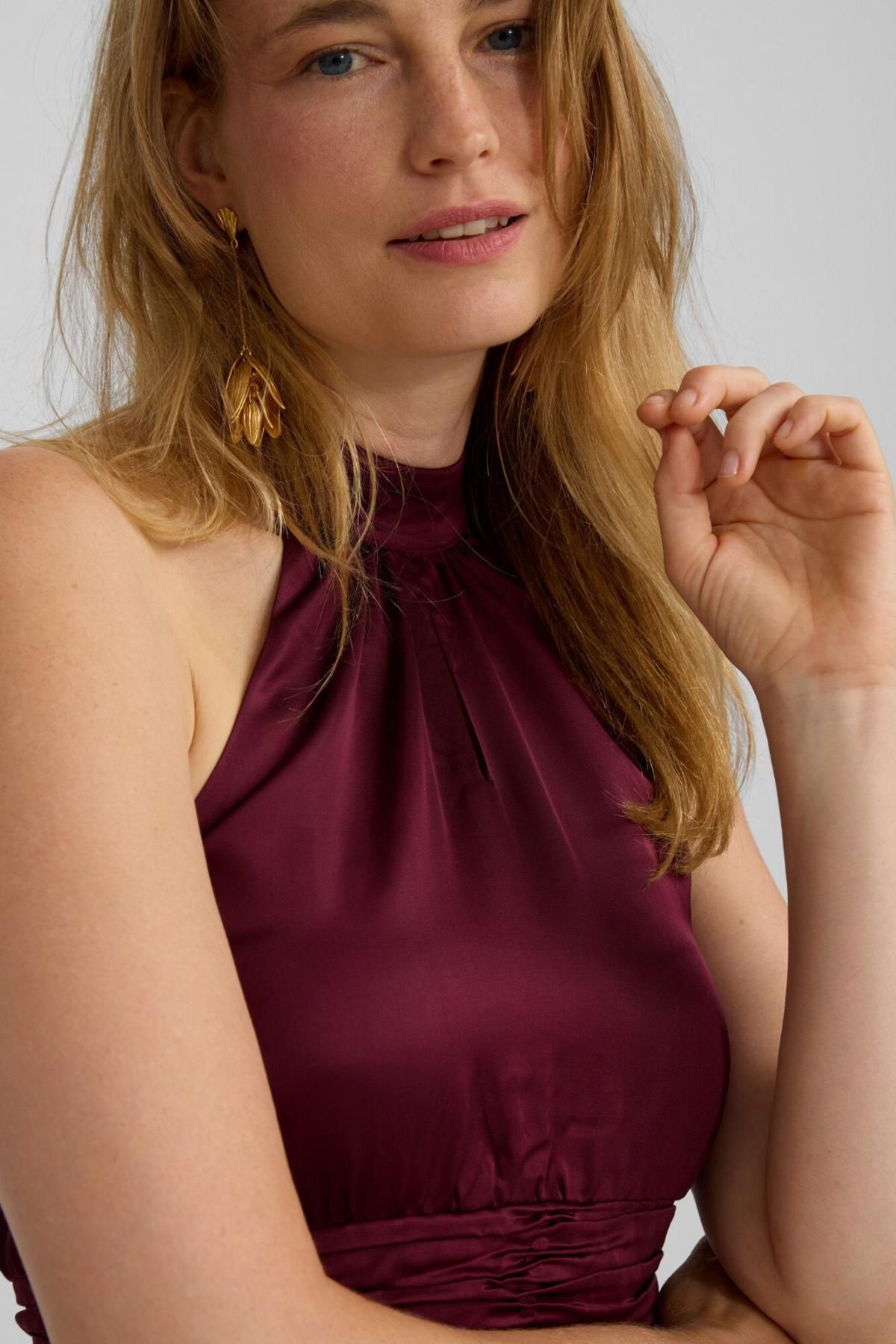 실본 새틴 롱 홀터넥 원피스 버건디 6442366 GRANATE - 상세 이미지 3