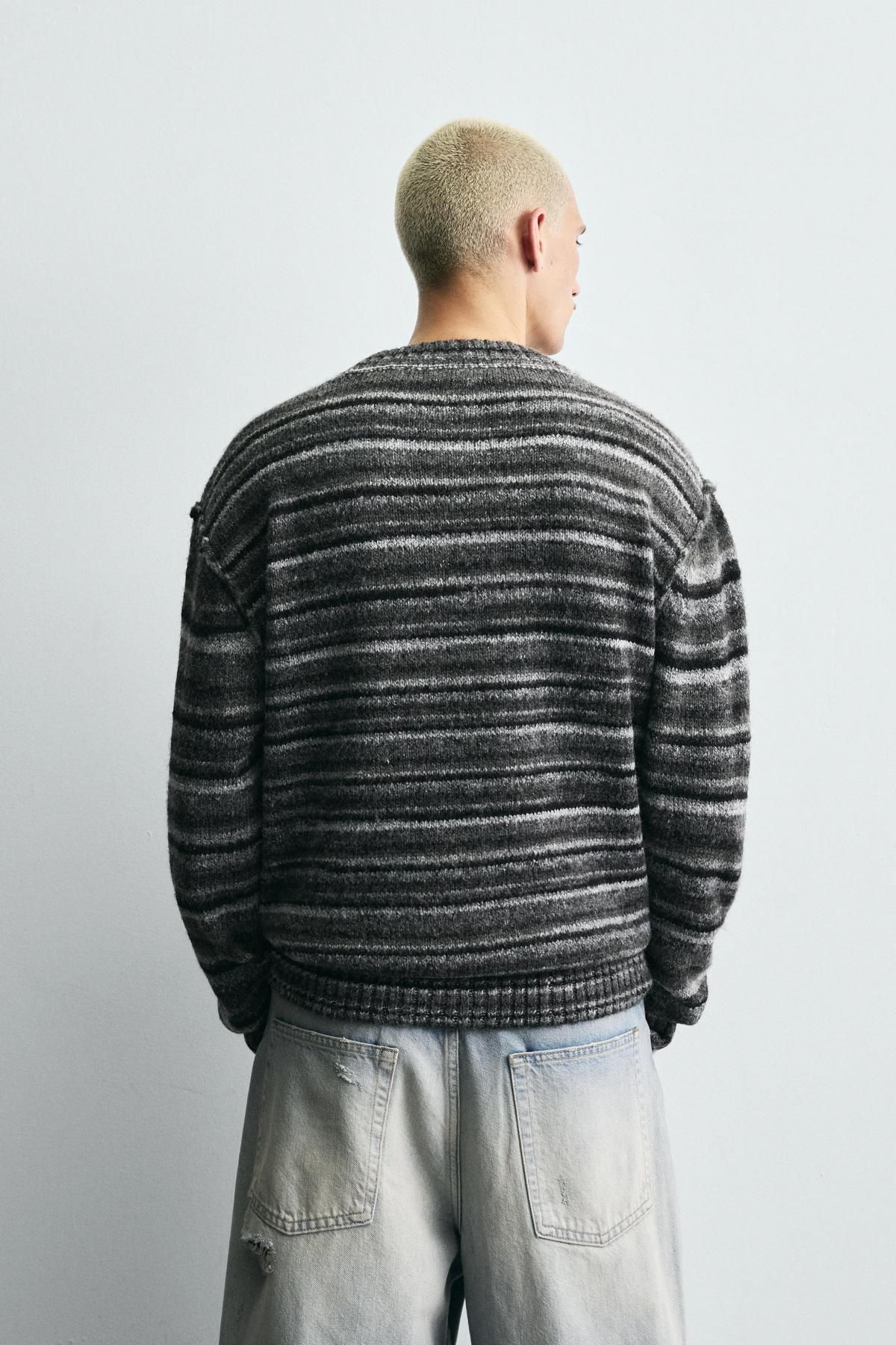 자라 스트라이프 브이넥 자카드 가디건 3920/157 ANTHRACITE GREY - 상세 이미지 4