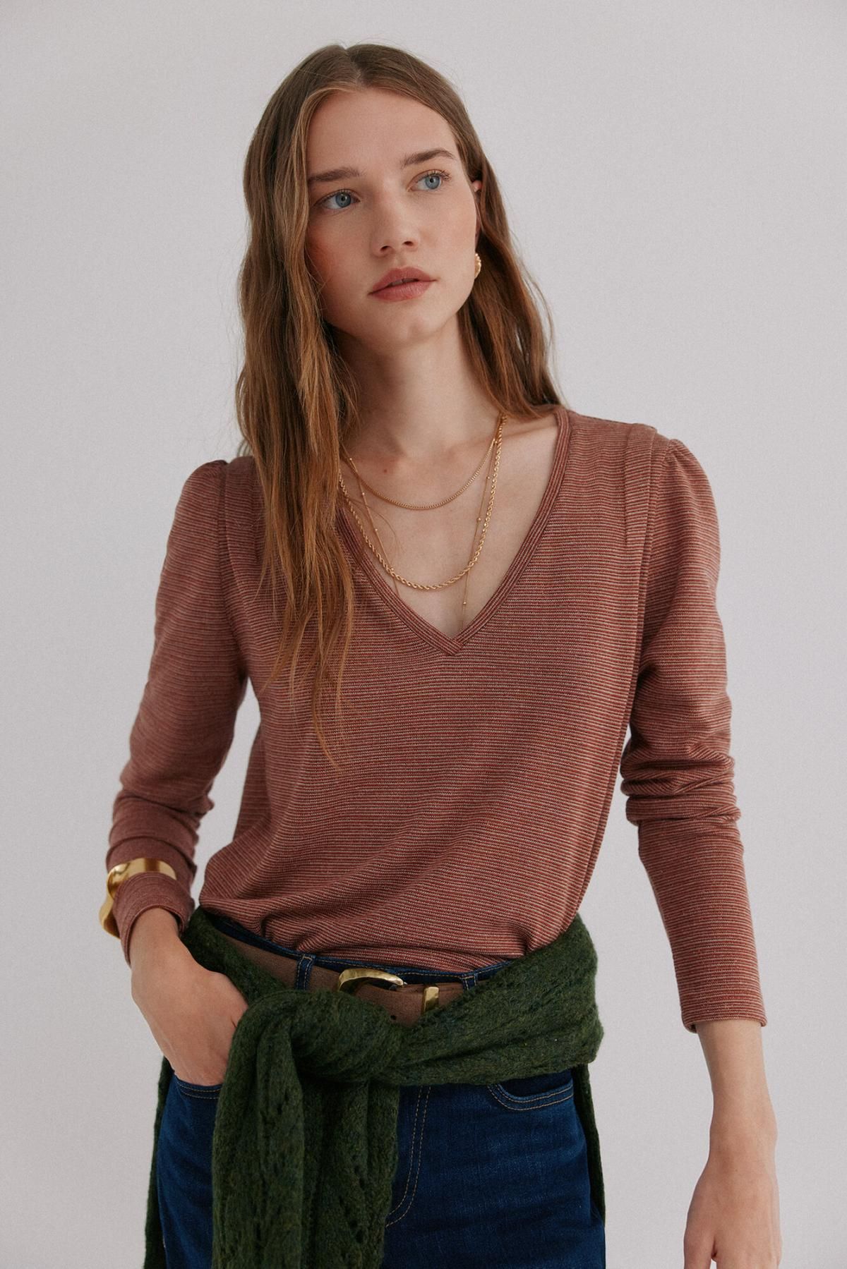 호스 인트로피아 스트라이프 브이넥 플랩 티셔츠 9102350 CORAL - 상품 이미지