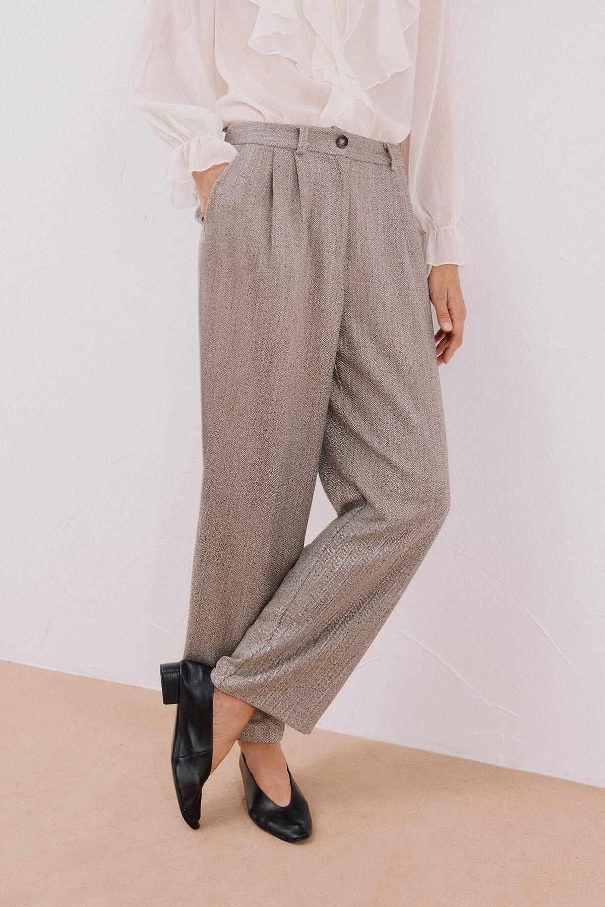 꼬르떼피엘 테일러드 와이드 더블핀턱 헤링본 팬츠 8292559 BEIGE - 상품 이미지