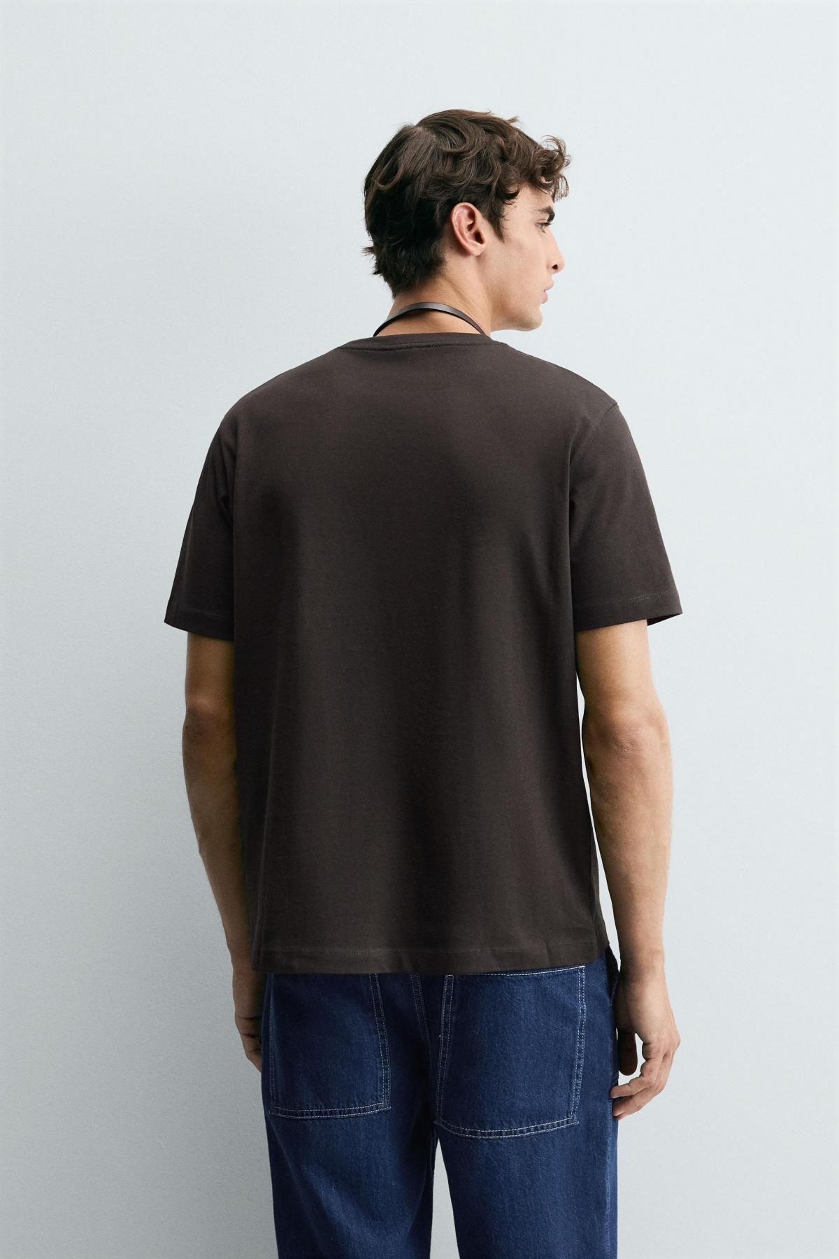 자라 베이직 미디엄웨이트 레귤러핏 반팔 티셔츠 1887/470 DARK BROWN - 상세 이미지 4