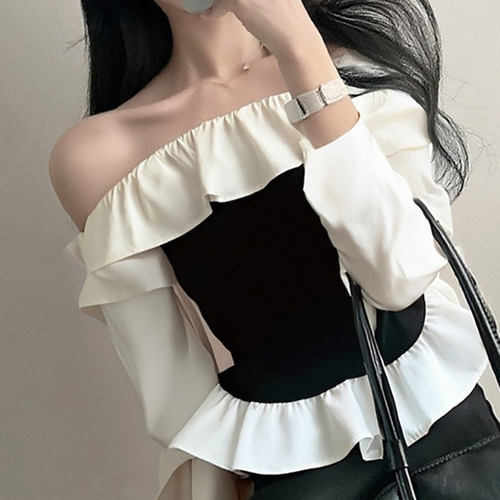 (YY) 사랑스러운 오프숄더 블라우스 러플 셔링 데이트룩 여성스러운 러블리 캐주얼 데일리룩 - 상세 이미지 3