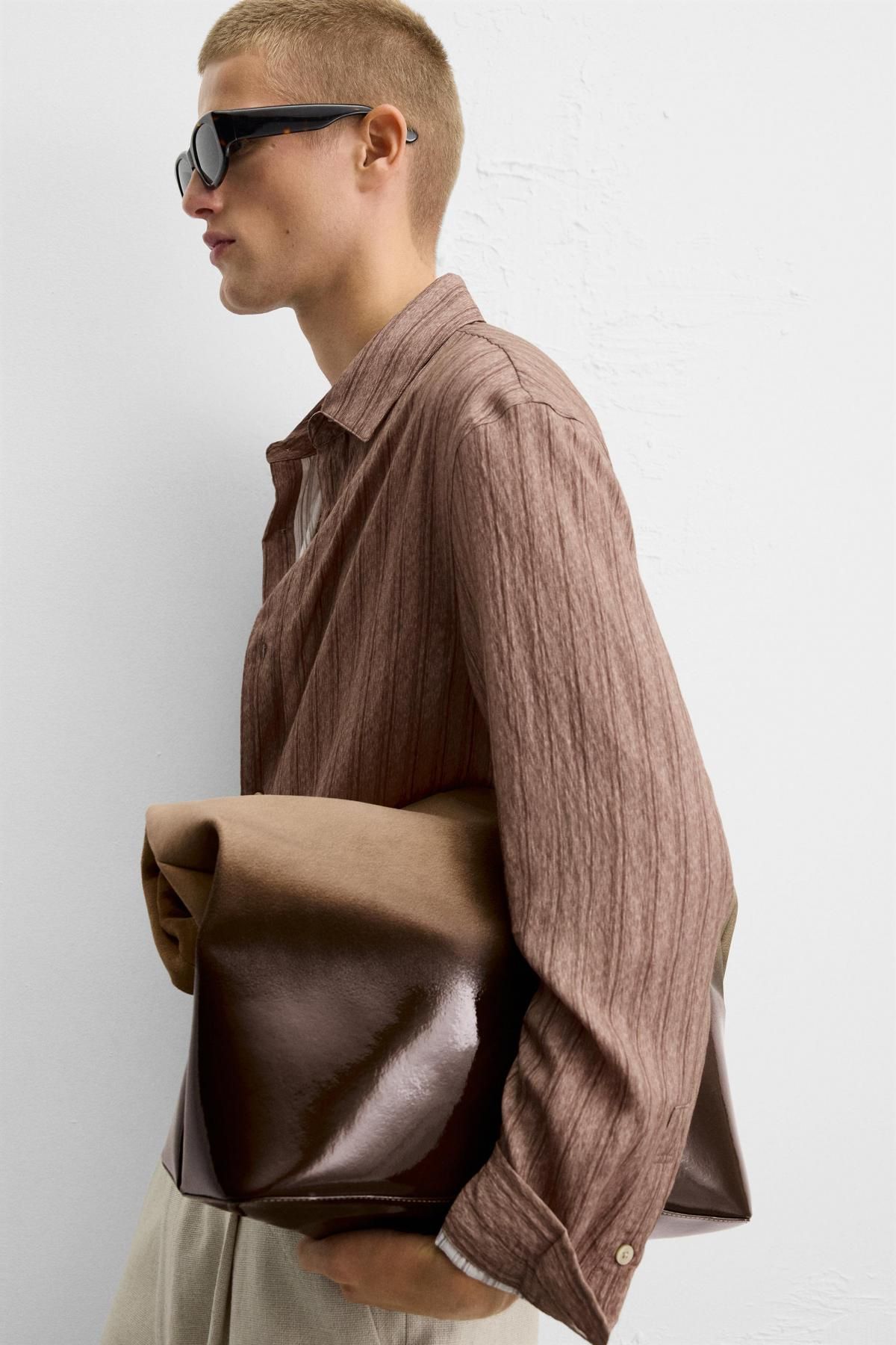 자라 미니멀 래커드 가죽 쇼퍼백 3330/520 SAND BROWN - 상세 이미지 3