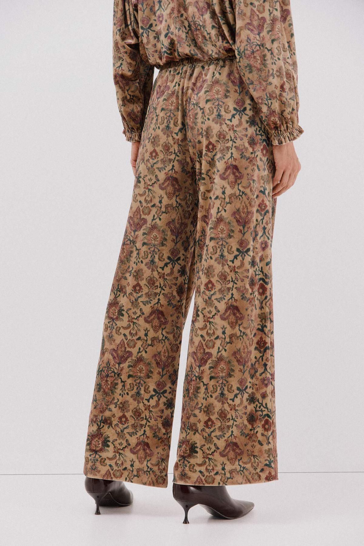 꼬르떼피엘 플라워 벨벳 와이드 팬츠 8292553 ESTAMPADO MARRON - 상세 이미지 3