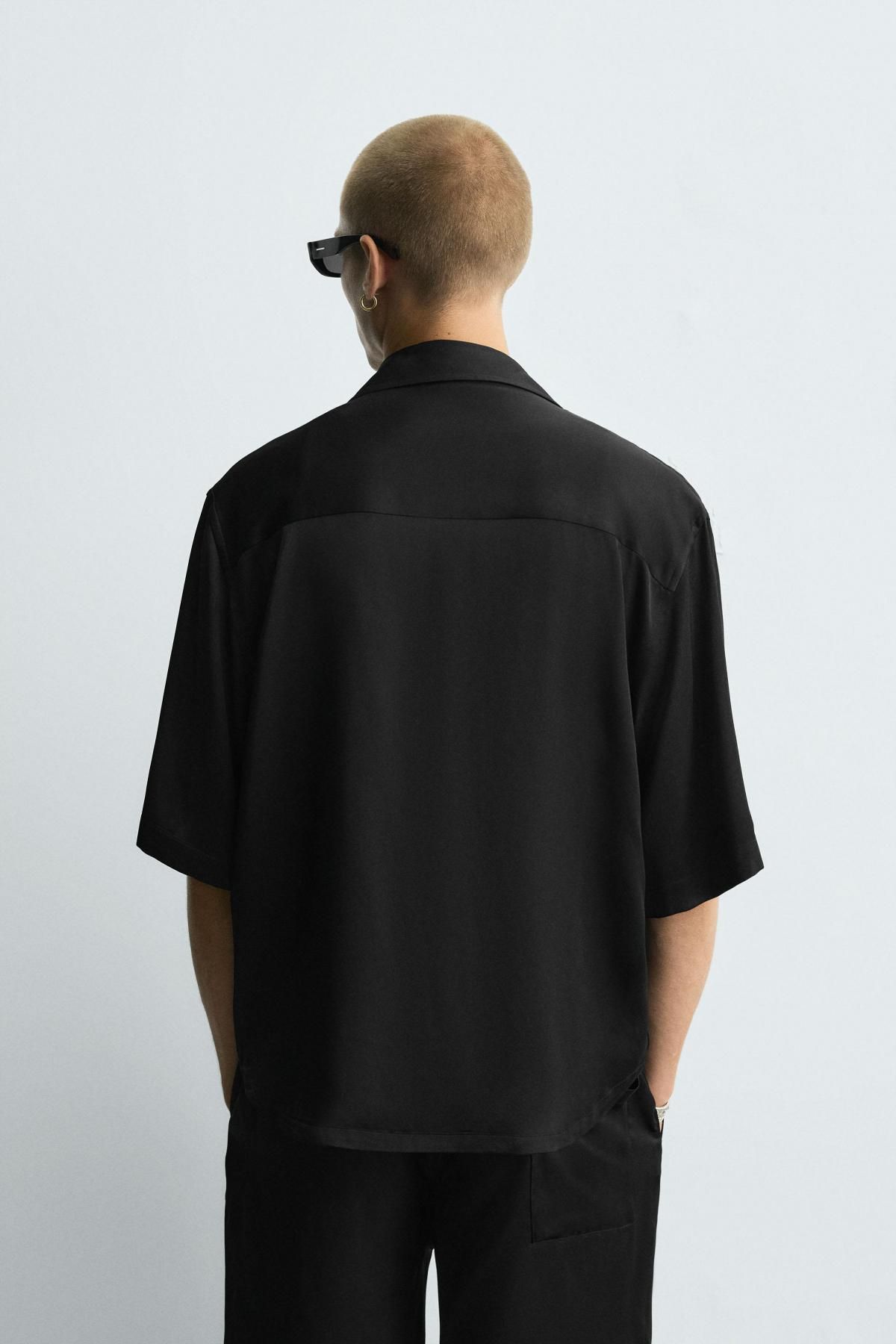 자라 블랙 새틴 릴렉스핏 반팔 셔츠 5657/258 BLACK - 상세 이미지 4