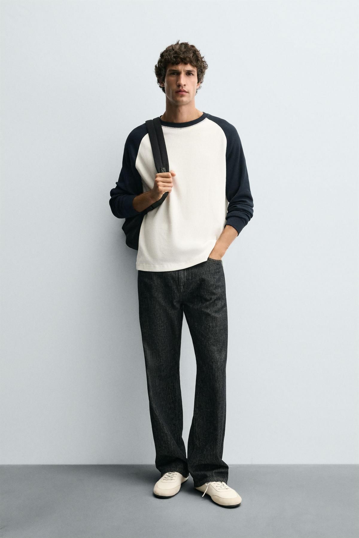 자라 컬러블록 라운드넥 테크니컬 긴팔 티셔츠 0526/323 NAVY / WHITE - 상세 이미지 2