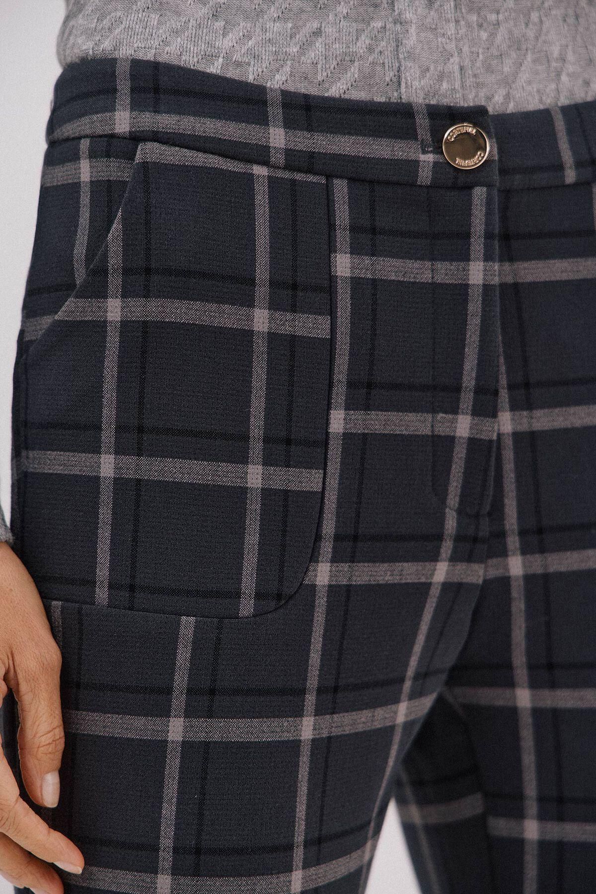 꼬르떼피엘 체크 패턴 슬림핏 밴딩 슬랙스 팬츠 8722324 ESTAMPADO GRIS - 상세 이미지 3