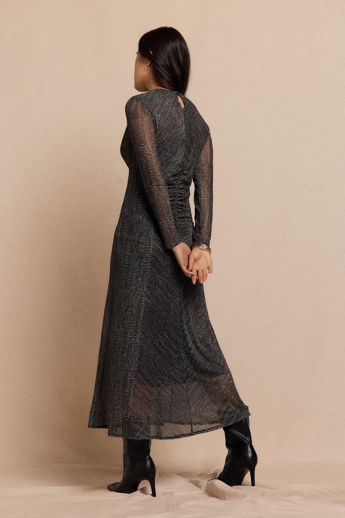 슬로우러브 프린트 브이넥 셔링 롱 원피스 6892199 ESTAMPADO GRIS - 상세 이미지 5