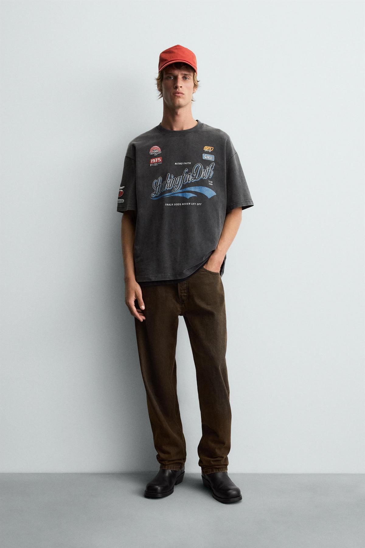 자라 스트리트 그래픽 로고 반팔 티셔츠 4374/307 DARK ANTHRACITE - 상세 이미지 2