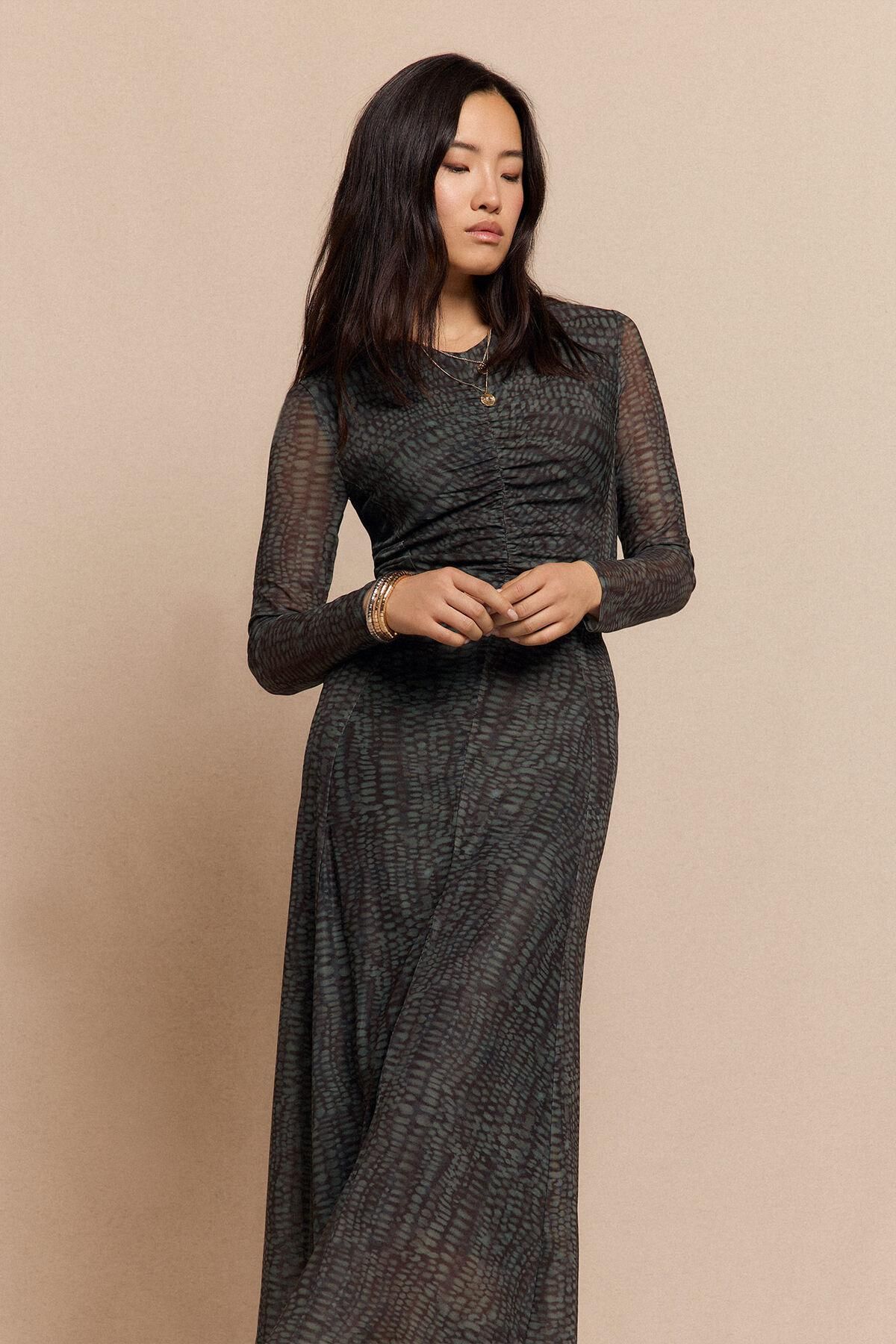 슬로우러브 프린트 브이넥 셔링 롱 원피스 6892199 ESTAMPADO GRIS - 상세 이미지 3