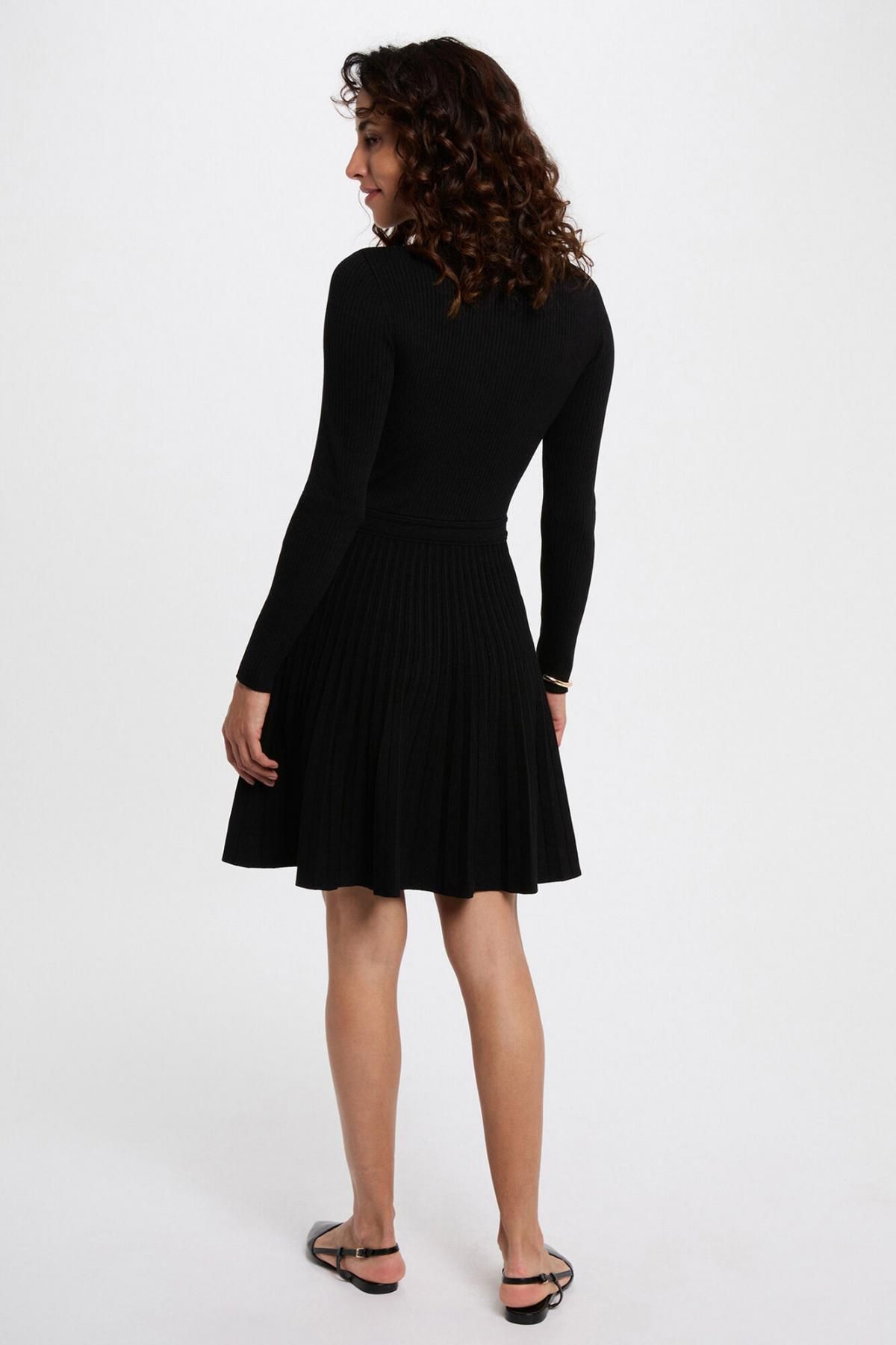 모르간 플리츠 버튼 슬림핏 미니 원피스 6892244 NEGRO - 상세 이미지 4