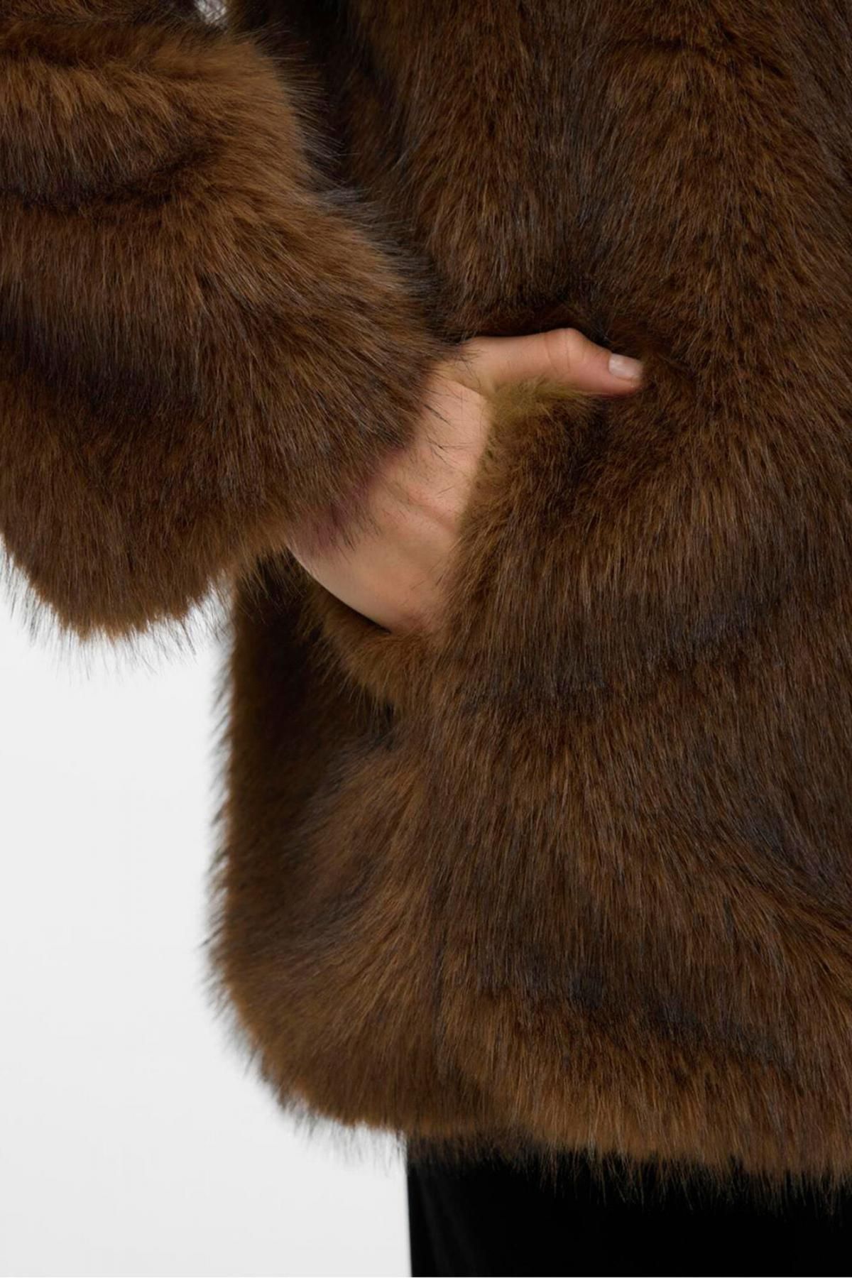 베로모다 브라운 퍼 숏 코트 6432567 MARRON OSCURO - 상세 이미지 2