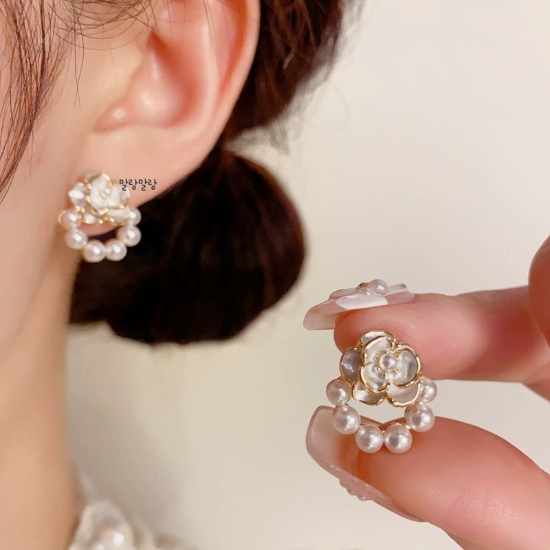 S925 화이트 로즈 진주링 스터드귀걸이 우아한 플라워 이어링 - 메인 이미지