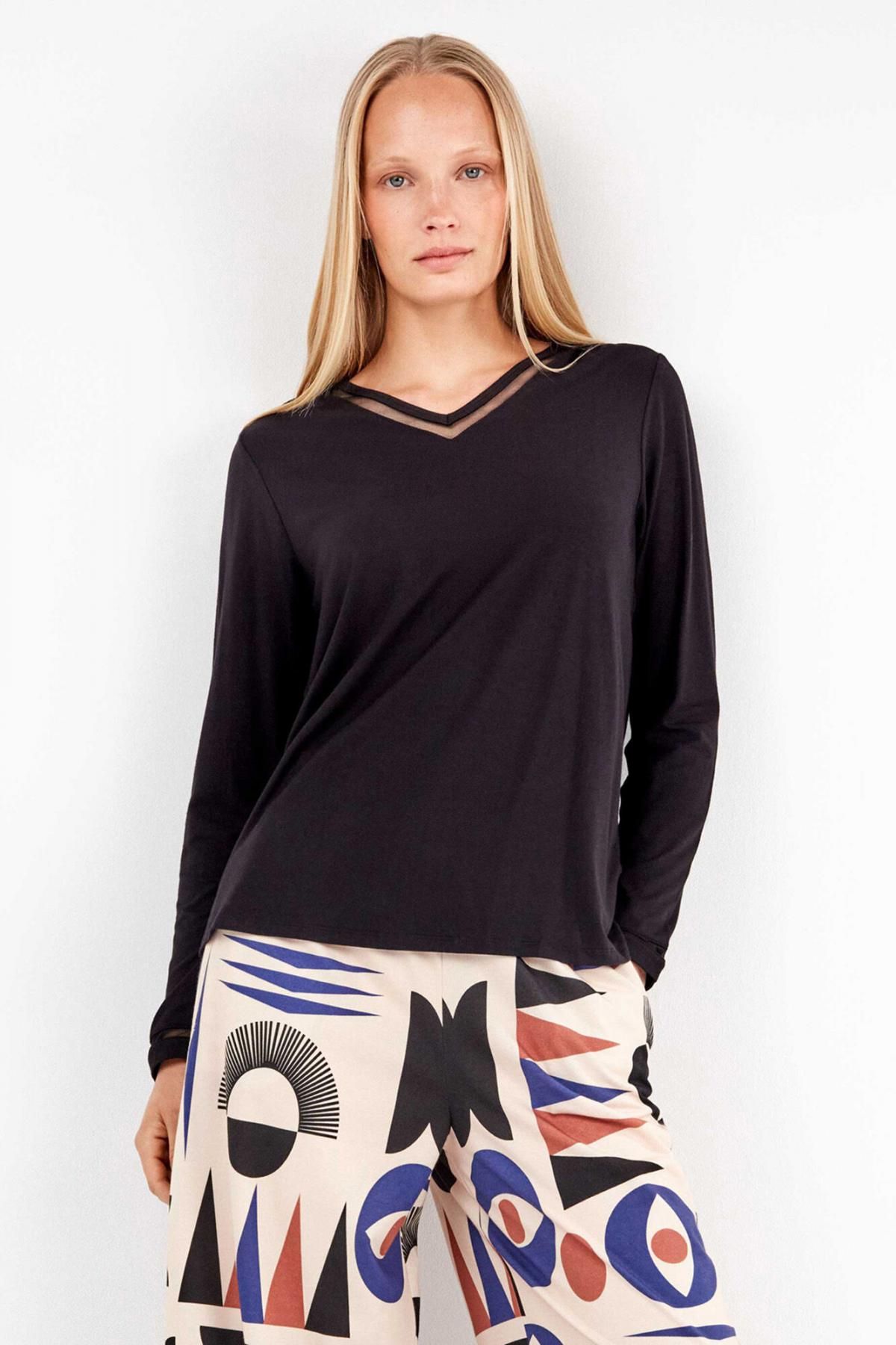 기셀라 레이스 브이넥 긴팔 티셔츠 블랙 8182701 NEGRO - 상품 이미지