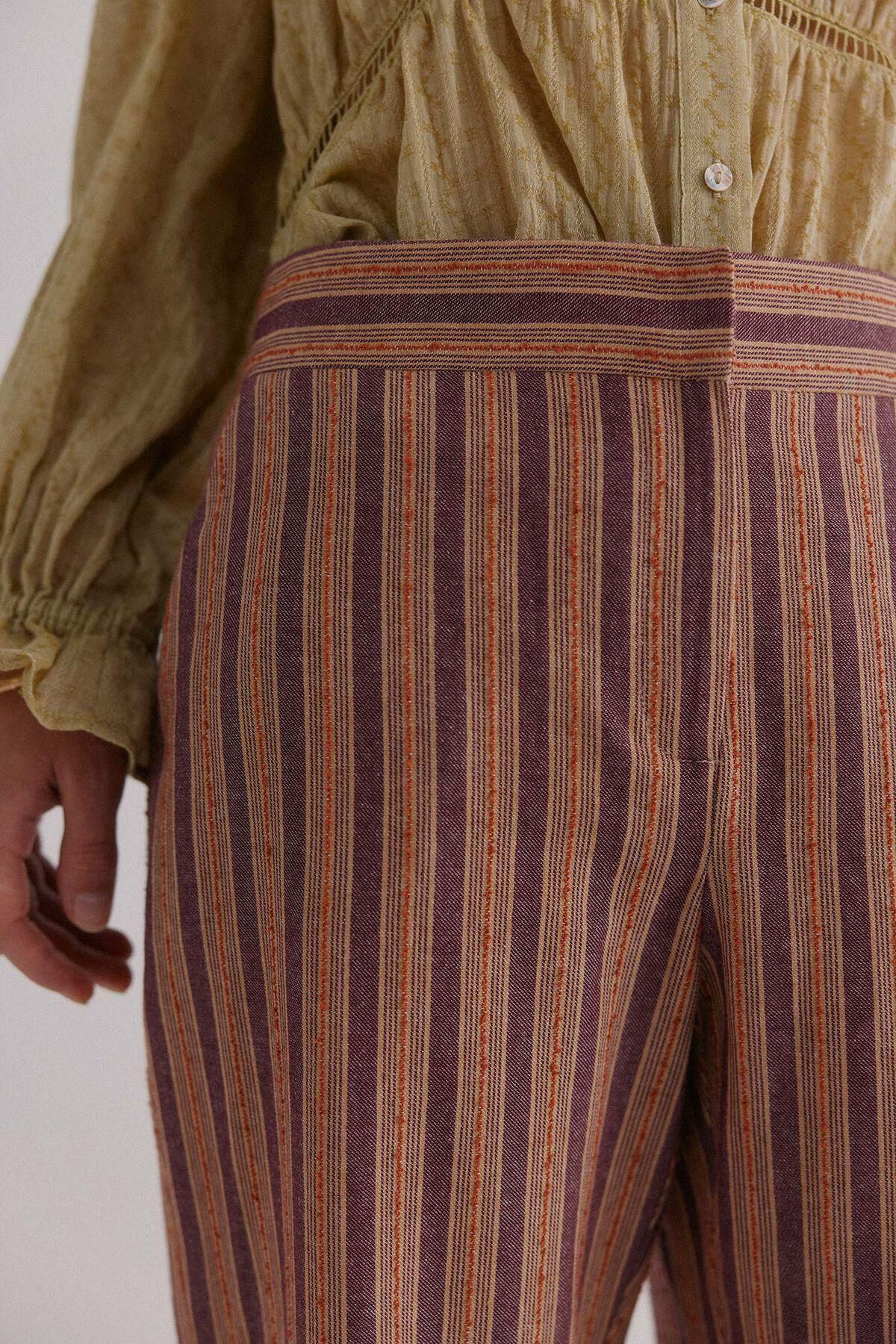 호스 인트로피아 스트라이프 와이드핏 슬랙스 팬츠 6542826 LILA - 상세 이미지 3