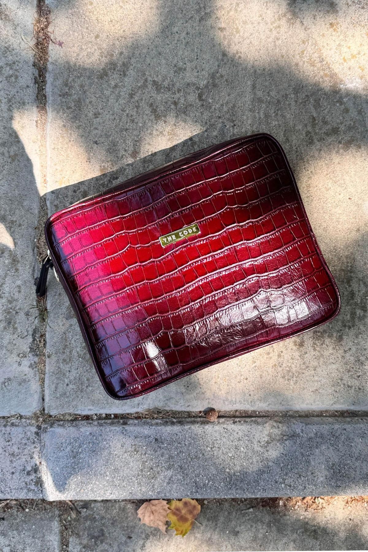 더코드 크로커 엠보 레더 버건디 베이직 크로스백 5510671 VINO - 상세 이미지 5