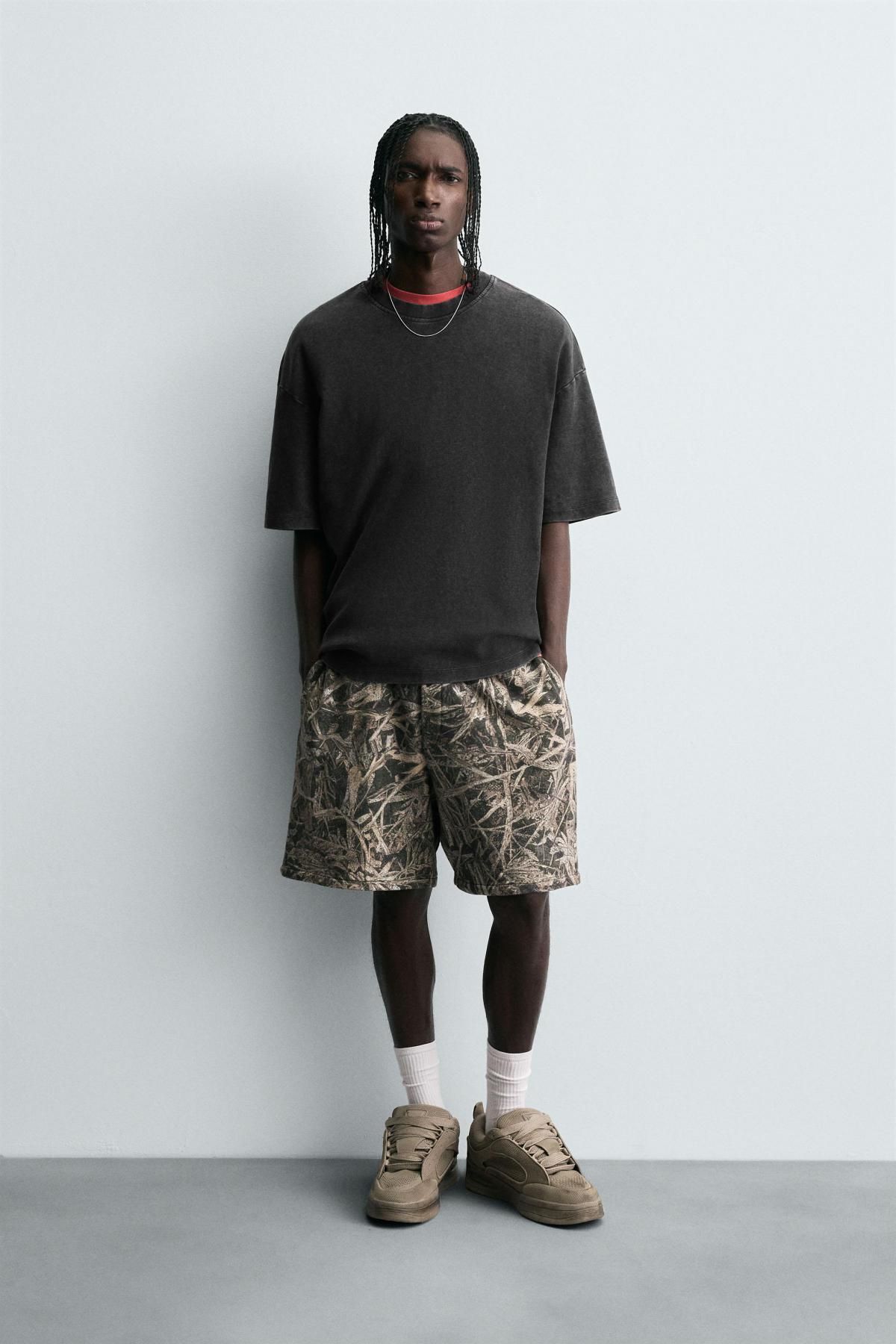 자라 아트웍 프린트 릴랙스핏 버뮤다 반바지 4090/305 LIGHT KHAKI - 상세 이미지 2