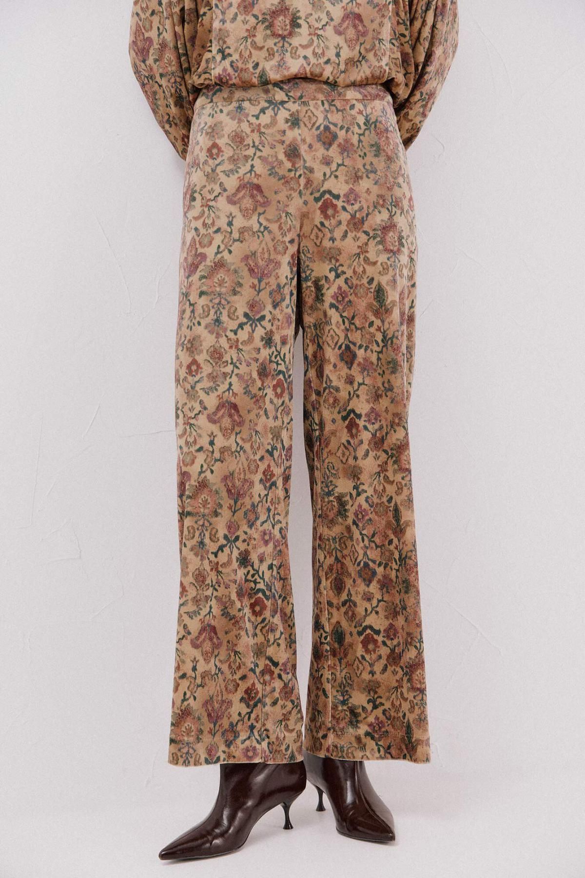 꼬르떼피엘 플라워 벨벳 와이드 팬츠 8292553 ESTAMPADO MARRON - 상품 이미지