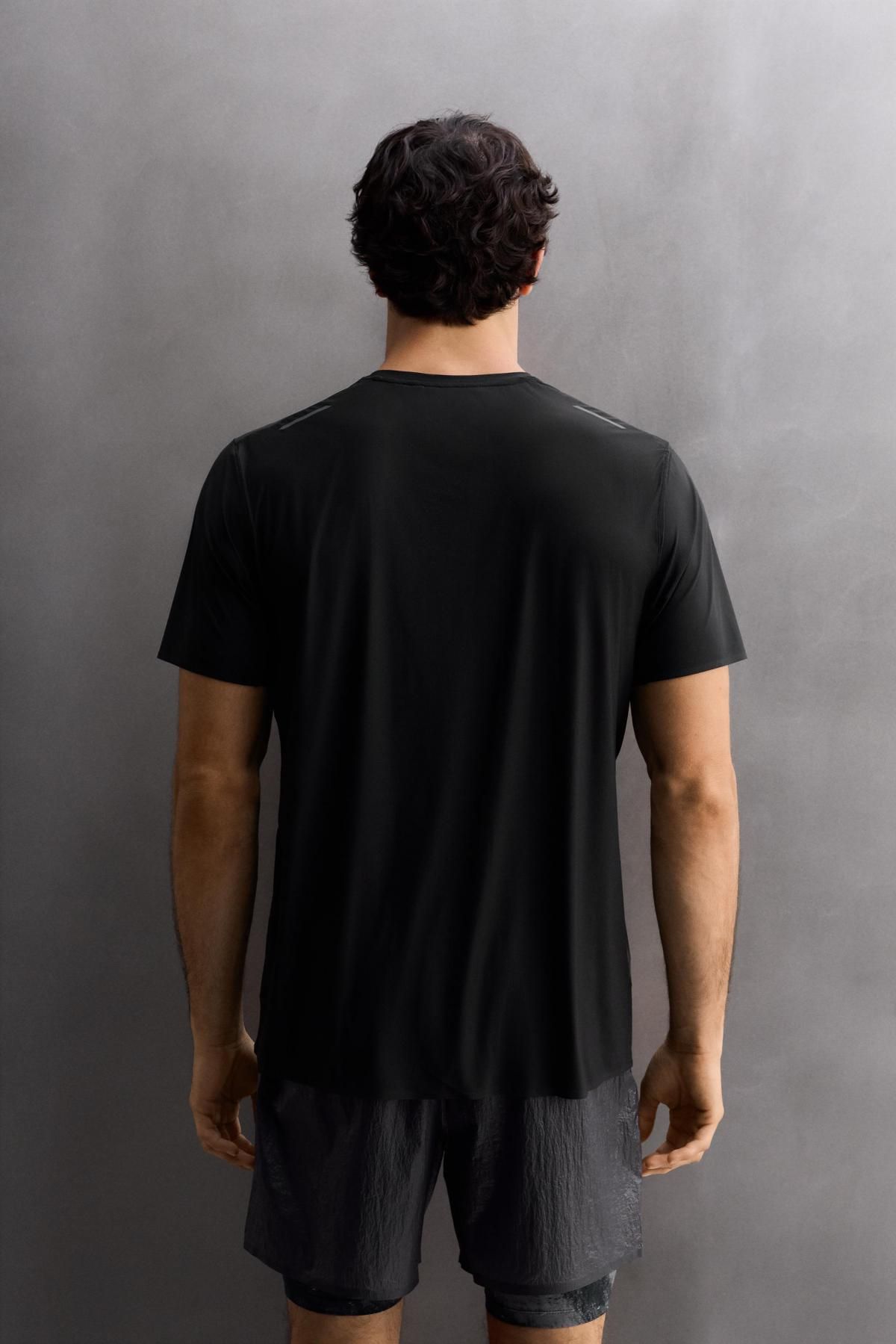 자라 테크니컬 경량 반팔 티셔츠 4387/413 BLACK - 상세 이미지 4