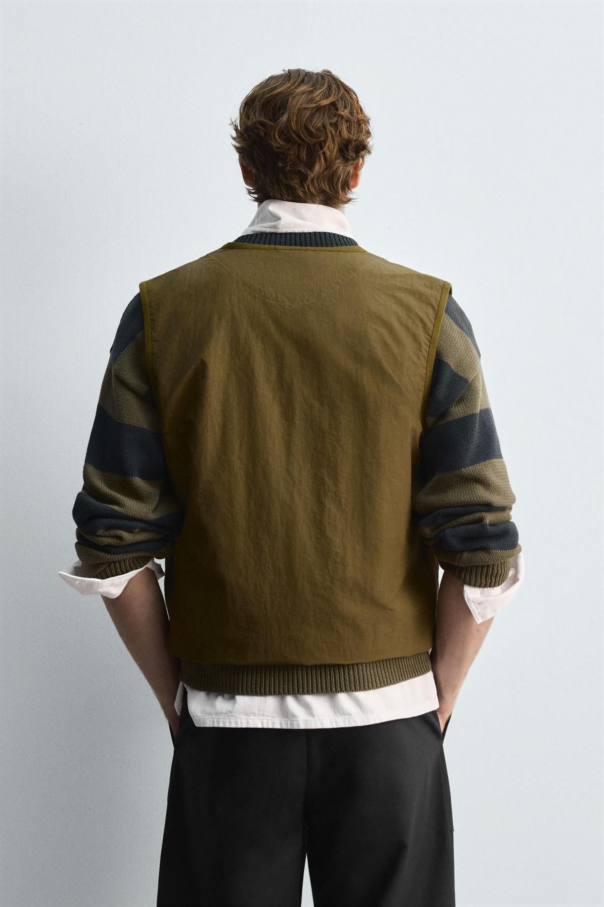 자라 테크니컬 브이넥 집업 베스트 1732/302 KHAKI - 상세 이미지 4
