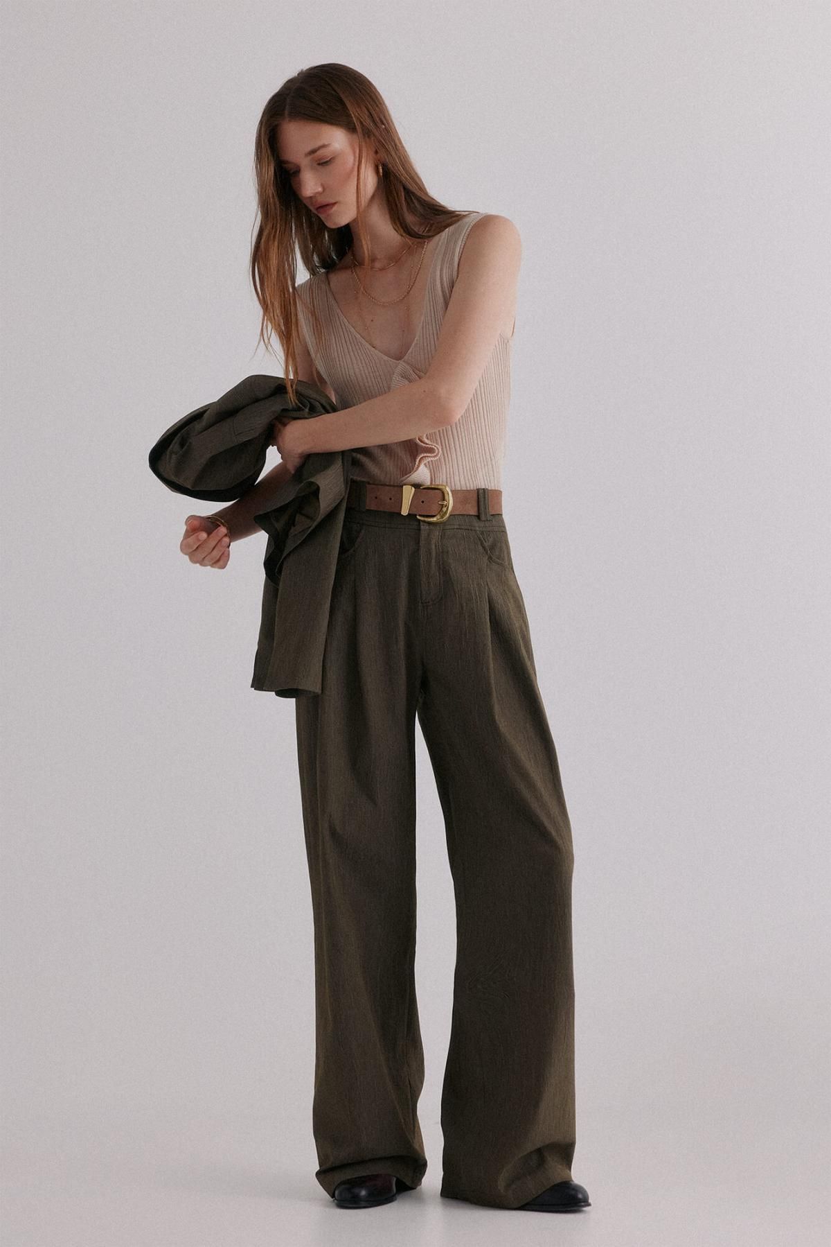 호스 인트로피아 트렌디 와이드핏 플리츠 슬랙스 팬츠 6542816 KAKI - 상세 이미지 3