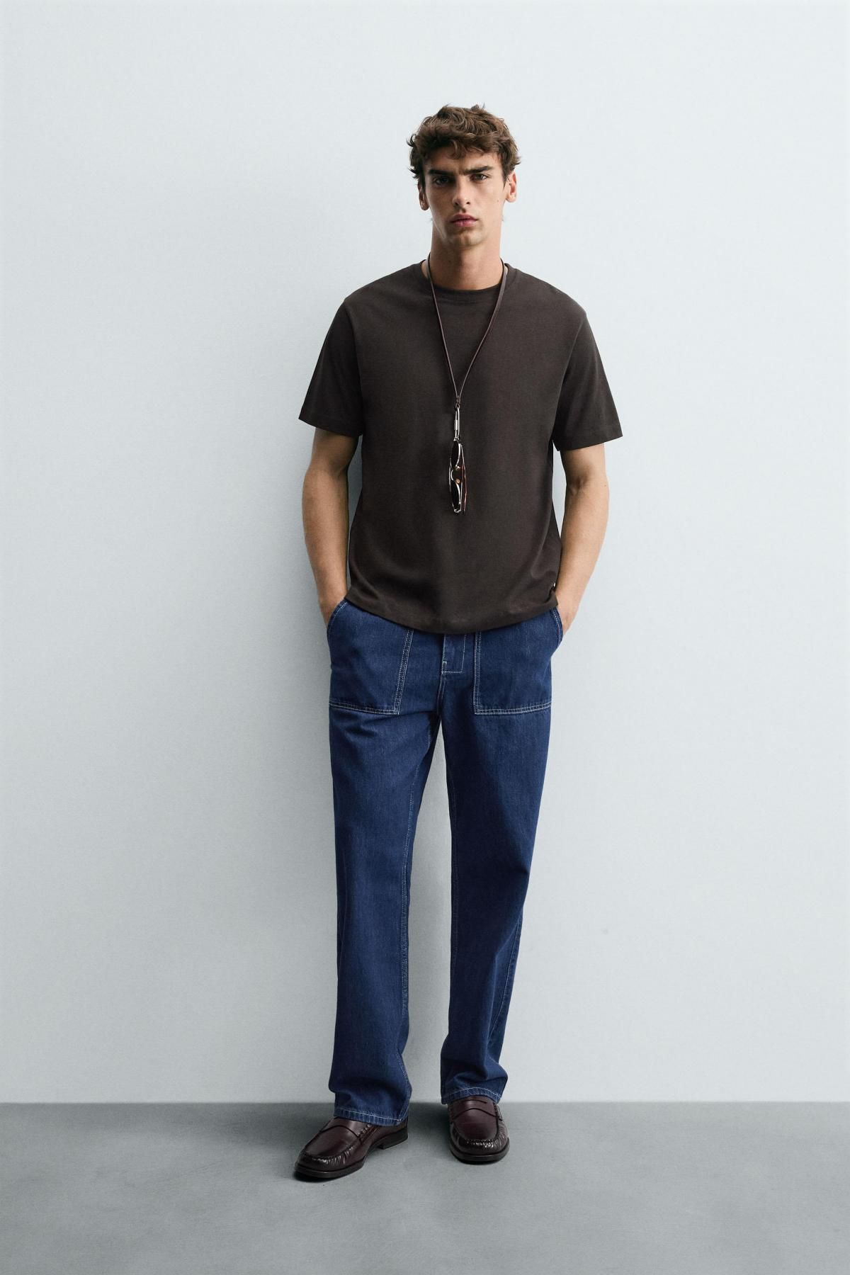 자라 베이직 미디엄웨이트 레귤러핏 반팔 티셔츠 1887/470 DARK BROWN - 상세 이미지 2