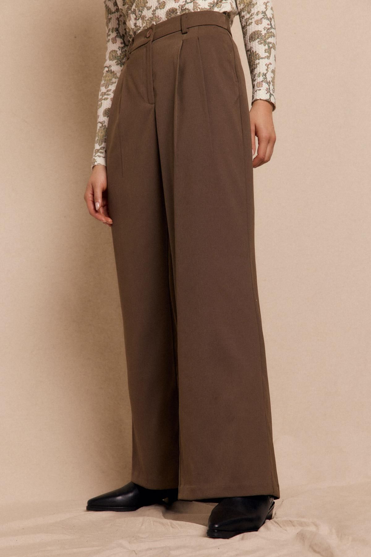 슬로우러브 와이드핏 테크니컬 핀턱 슬랙스 팬츠 3722132 BEIGE - 상품 이미지