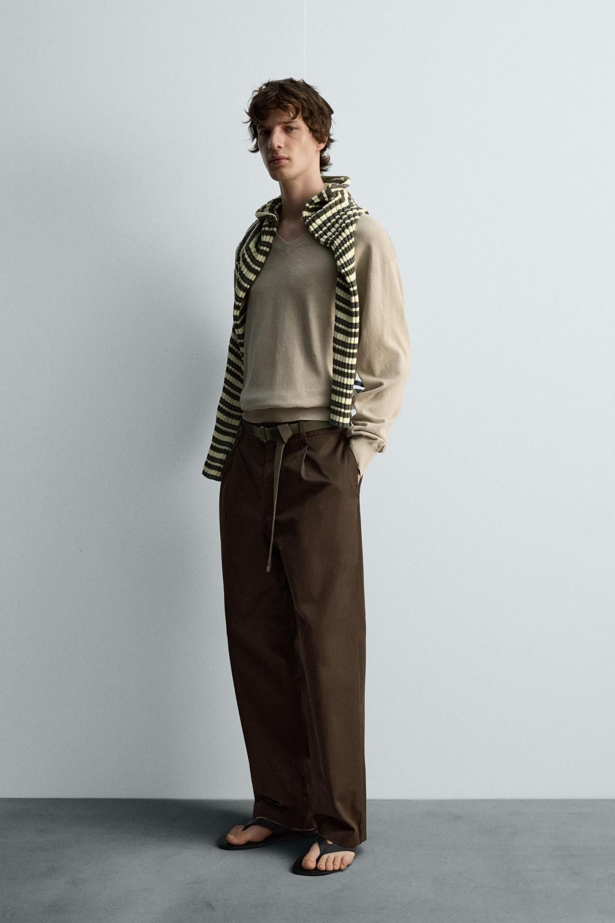 자라 플리츠 코튼 트윌 와이드 치노 팬츠 5989/201 BROWN - 상세 이미지 4