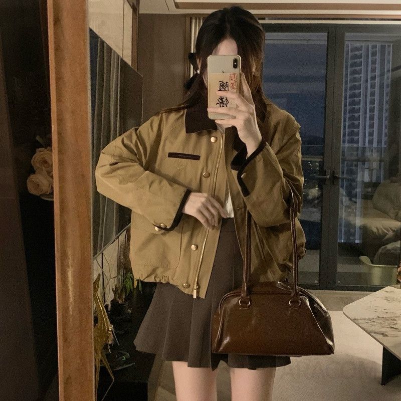 여성 루즈핏 배색 카라 누빔 크롭 점퍼 금장 버튼 긴팔 아우터 데일리 오피스룩 캠퍼스 캐주얼 점퍼 겨울 자켓 - 상세 이미지 3