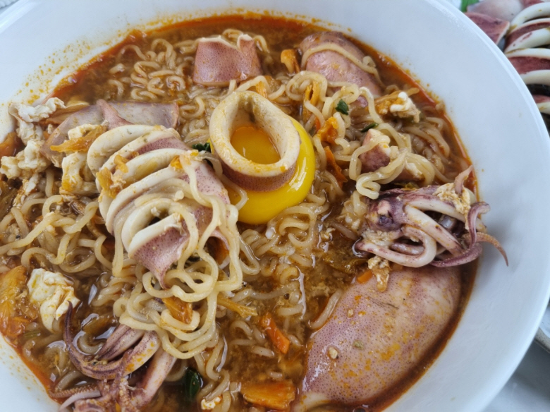 잡자마자 배에서 급냉 오징어 총알 1kg 냉동 통찜용 탱글한 식감 - 상세 이미지 4